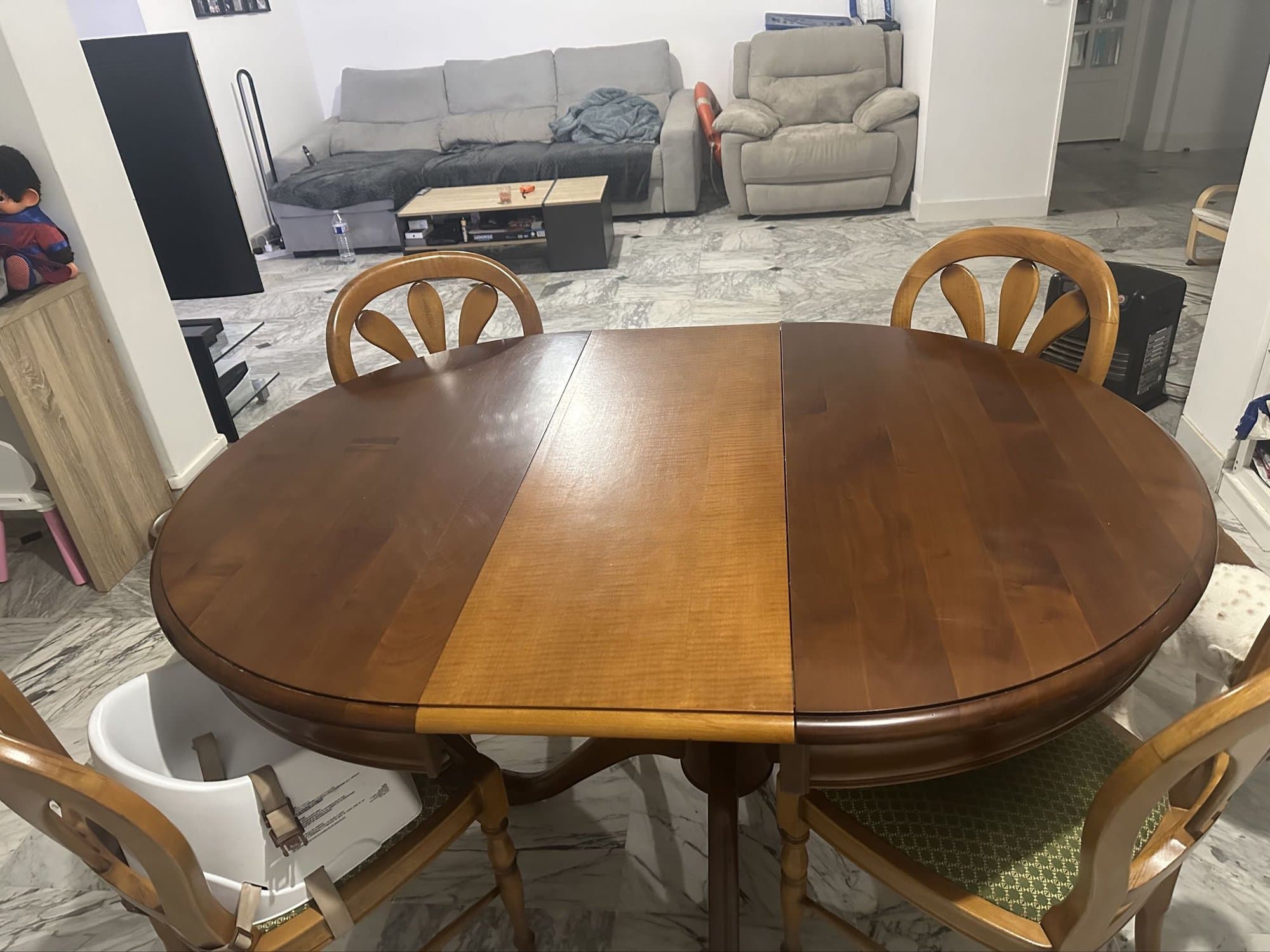 Table avec deux rallonge + 4 chaises