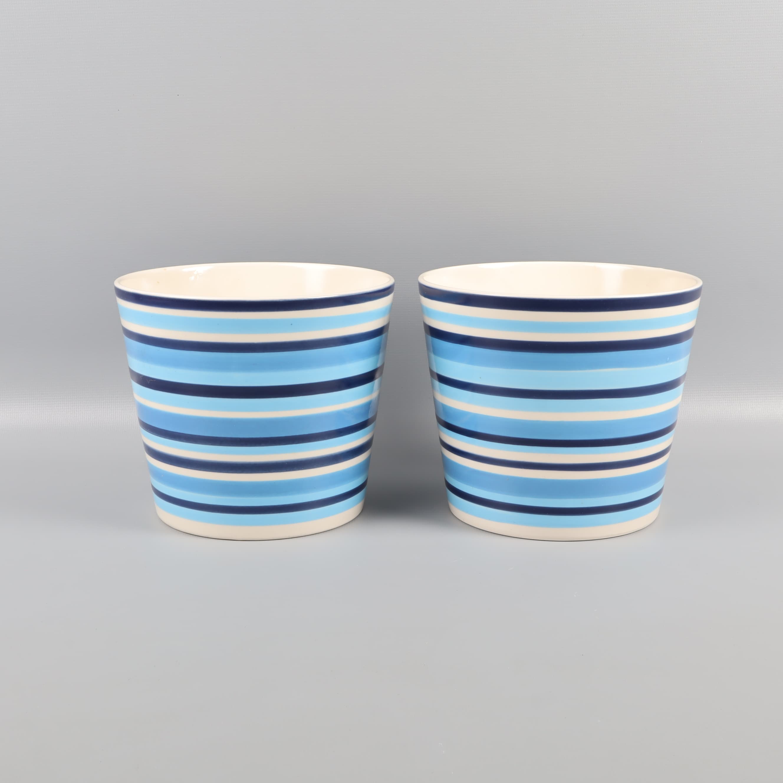 Randiga blomkrukor i set