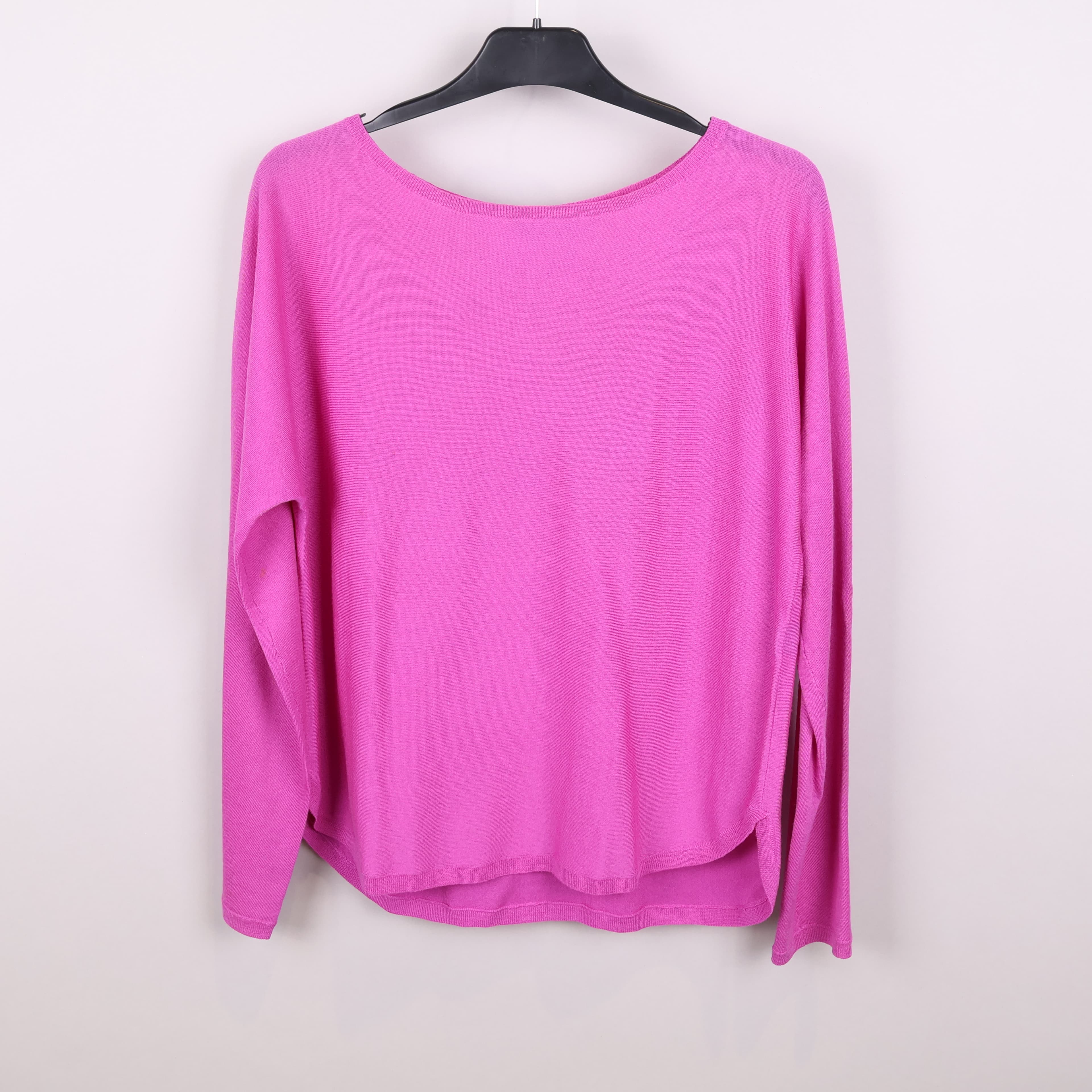 Rundhalsad tröja i cerise