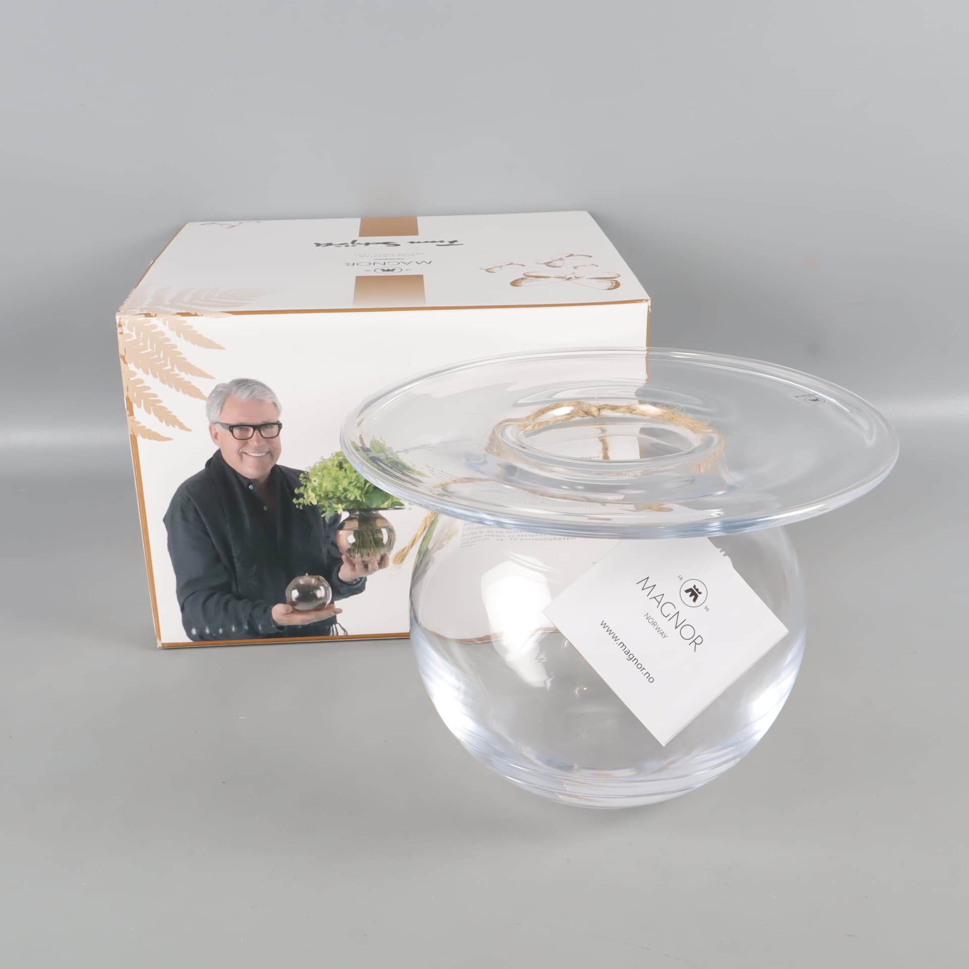 Transparent glasvas med kant