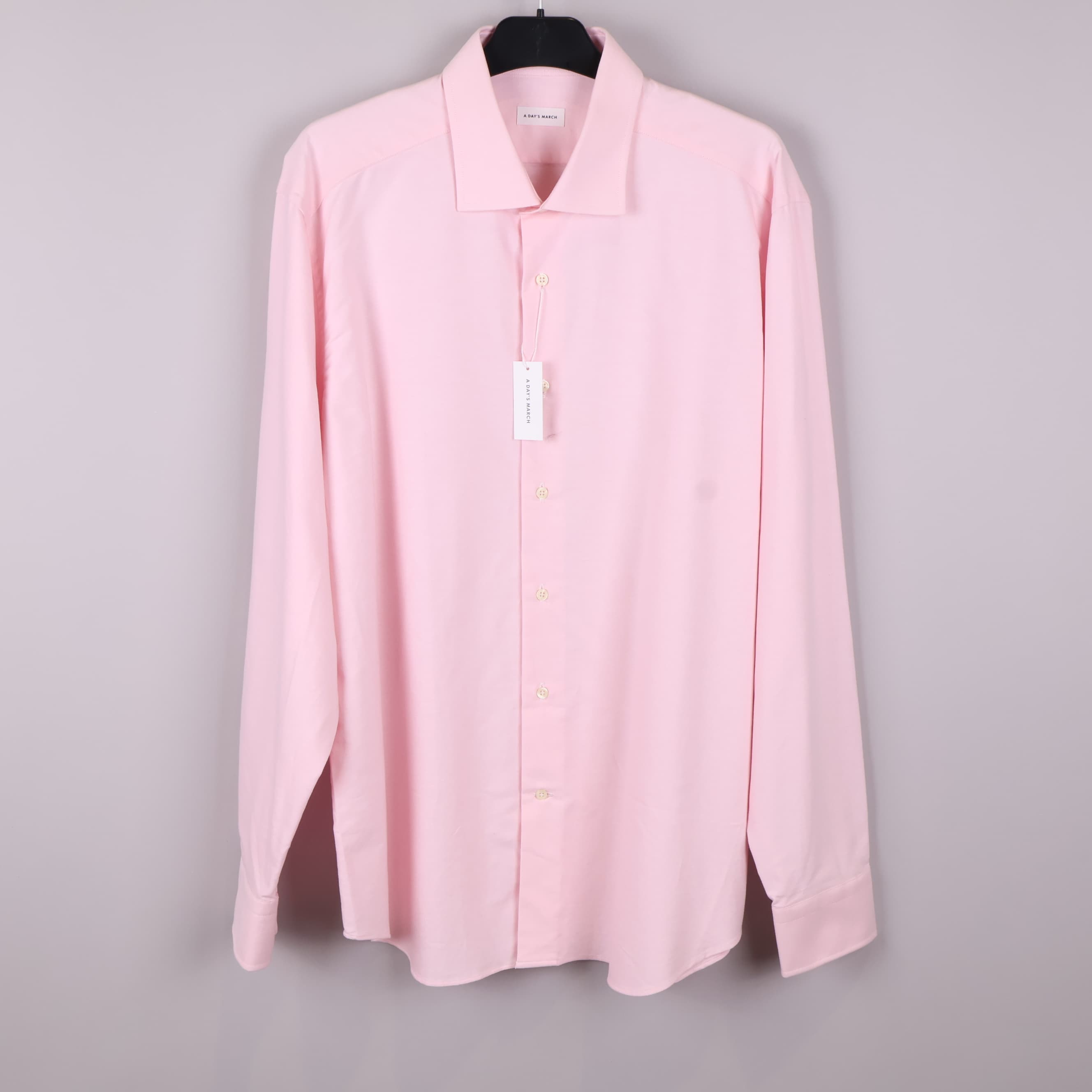 Ljusrosa skjorta rak passform