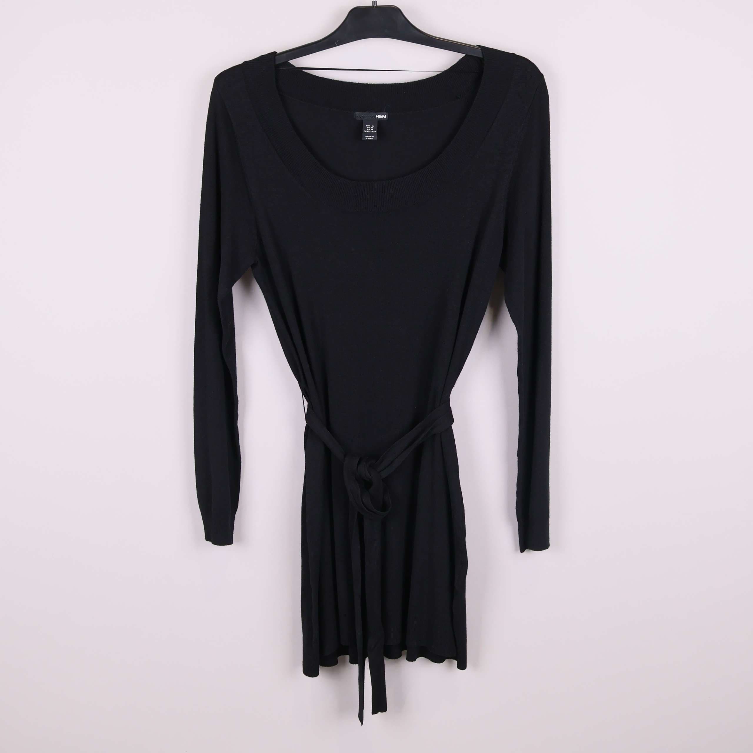 H&M svart finstickad tunika med knytskärp