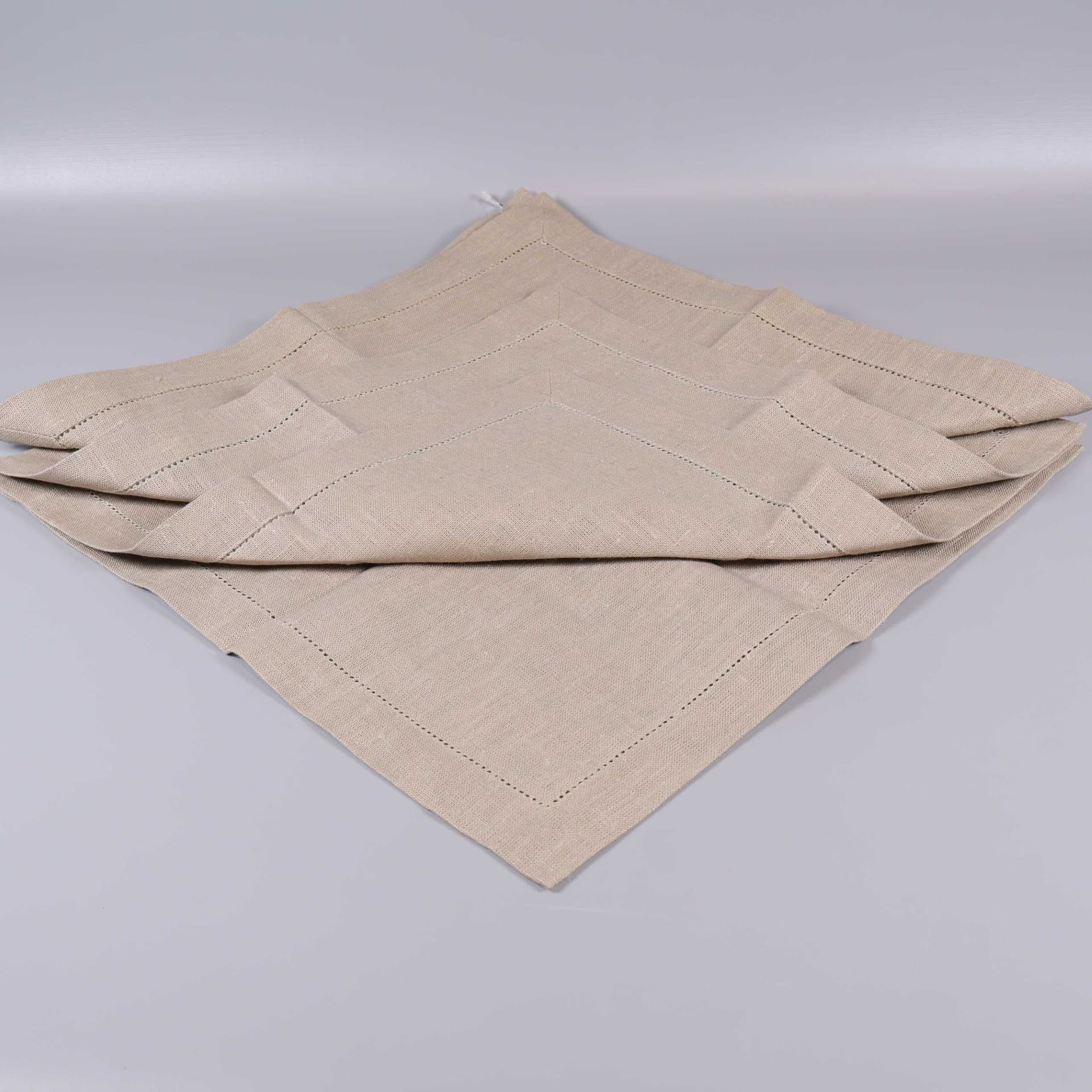 Beige servetter fyra pack