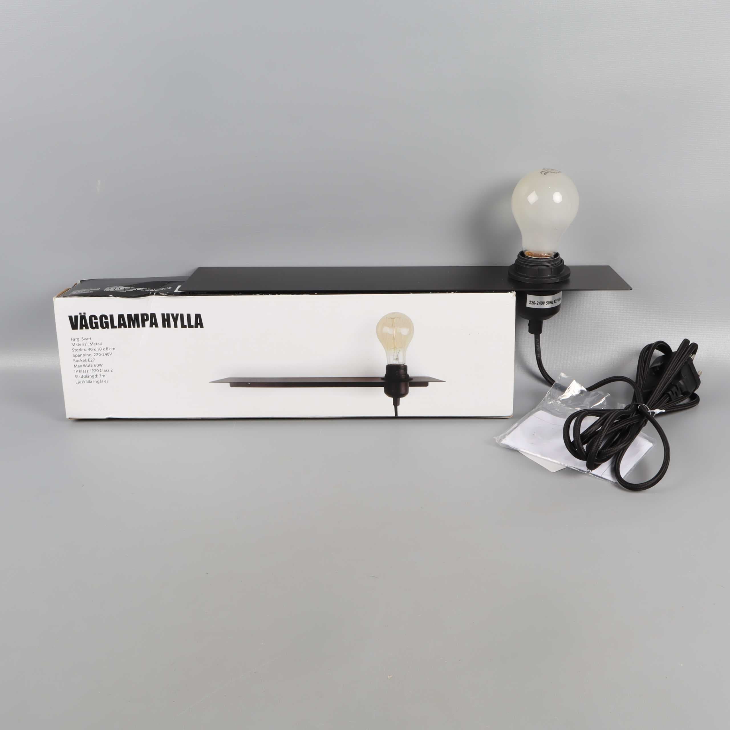 Form Living - Vägglampa med hylla - E27