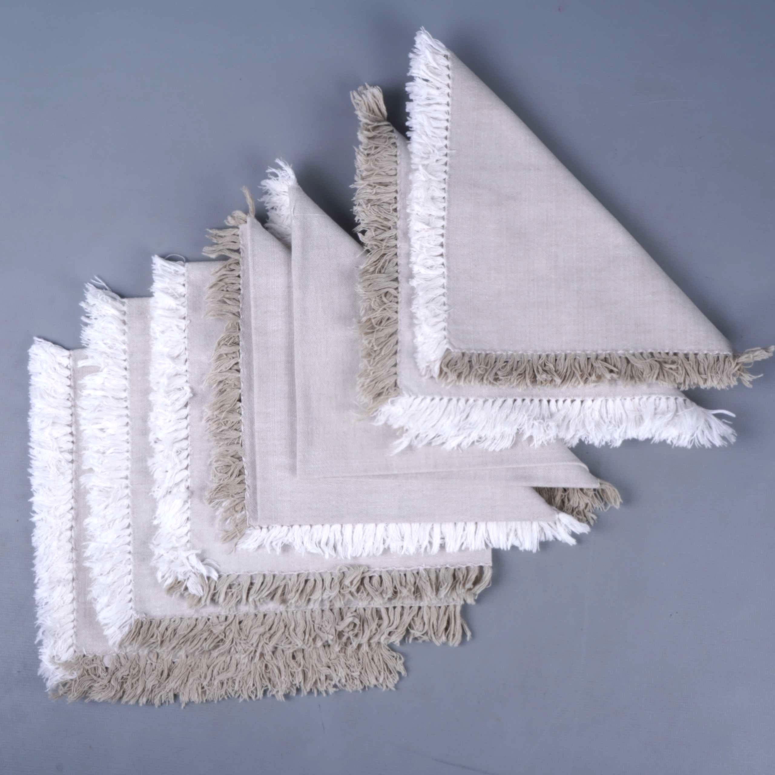 Beige linneservetter med fransar