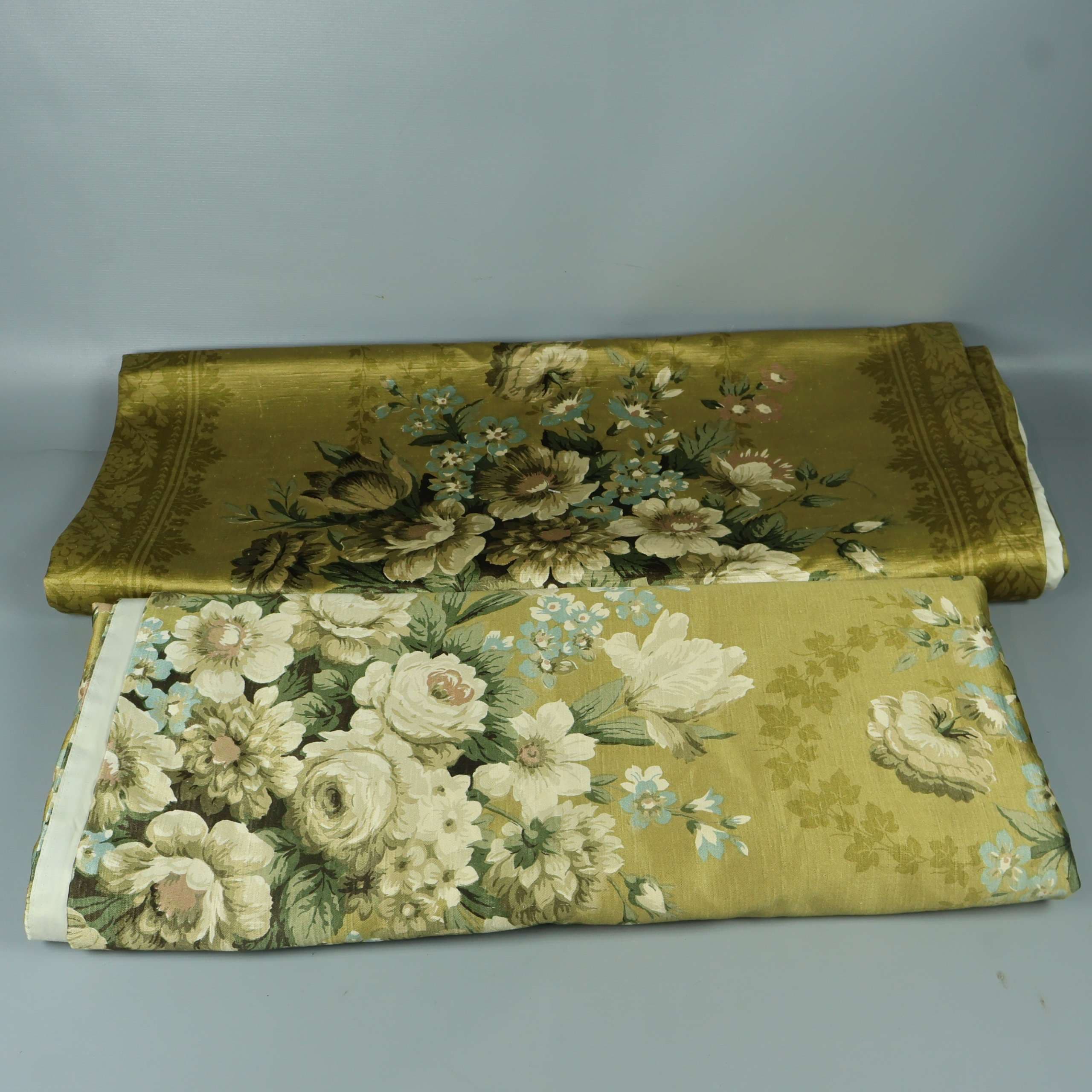 Blommiga draperier med vintagekänsla - 2 längder