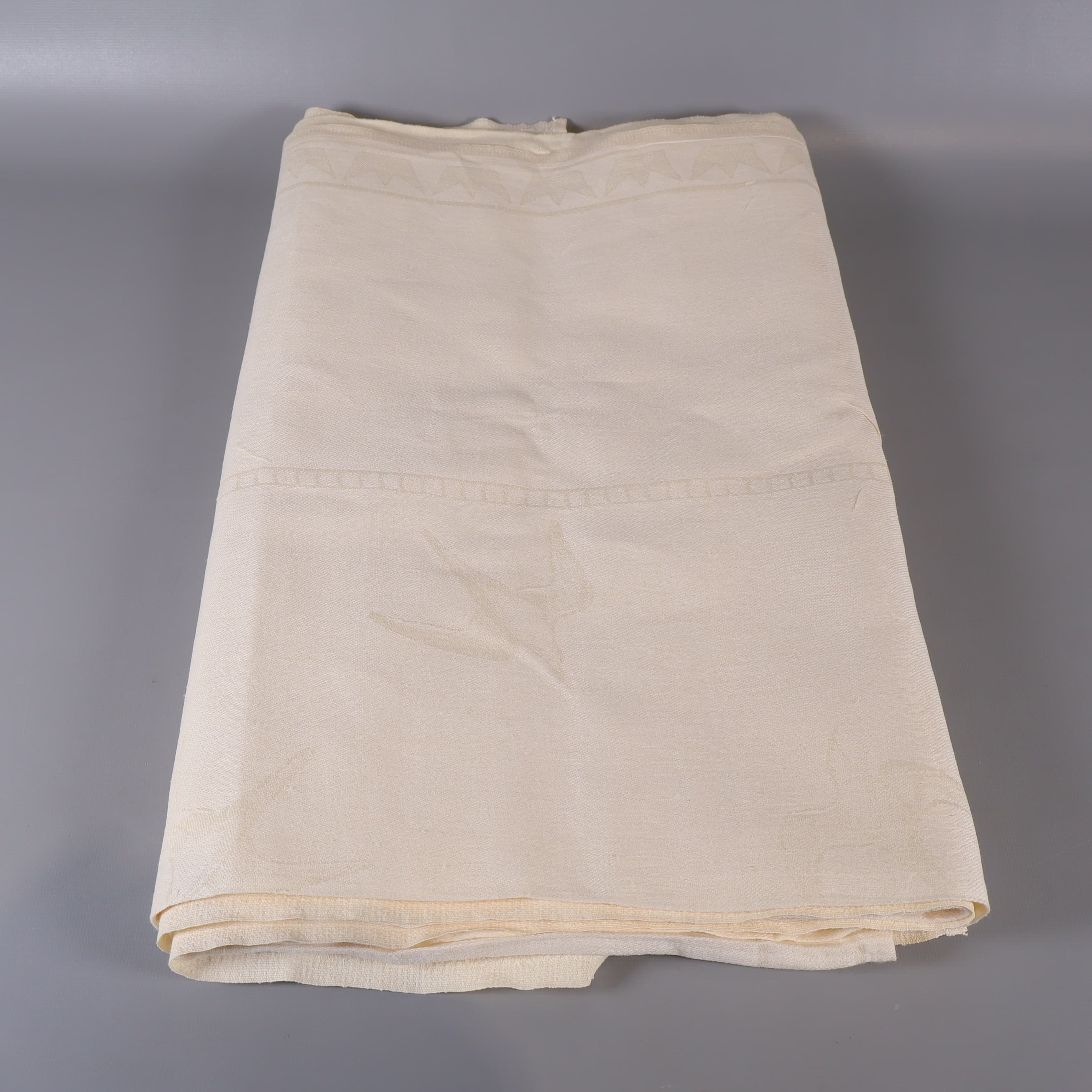 Stor duk med diskret mönster