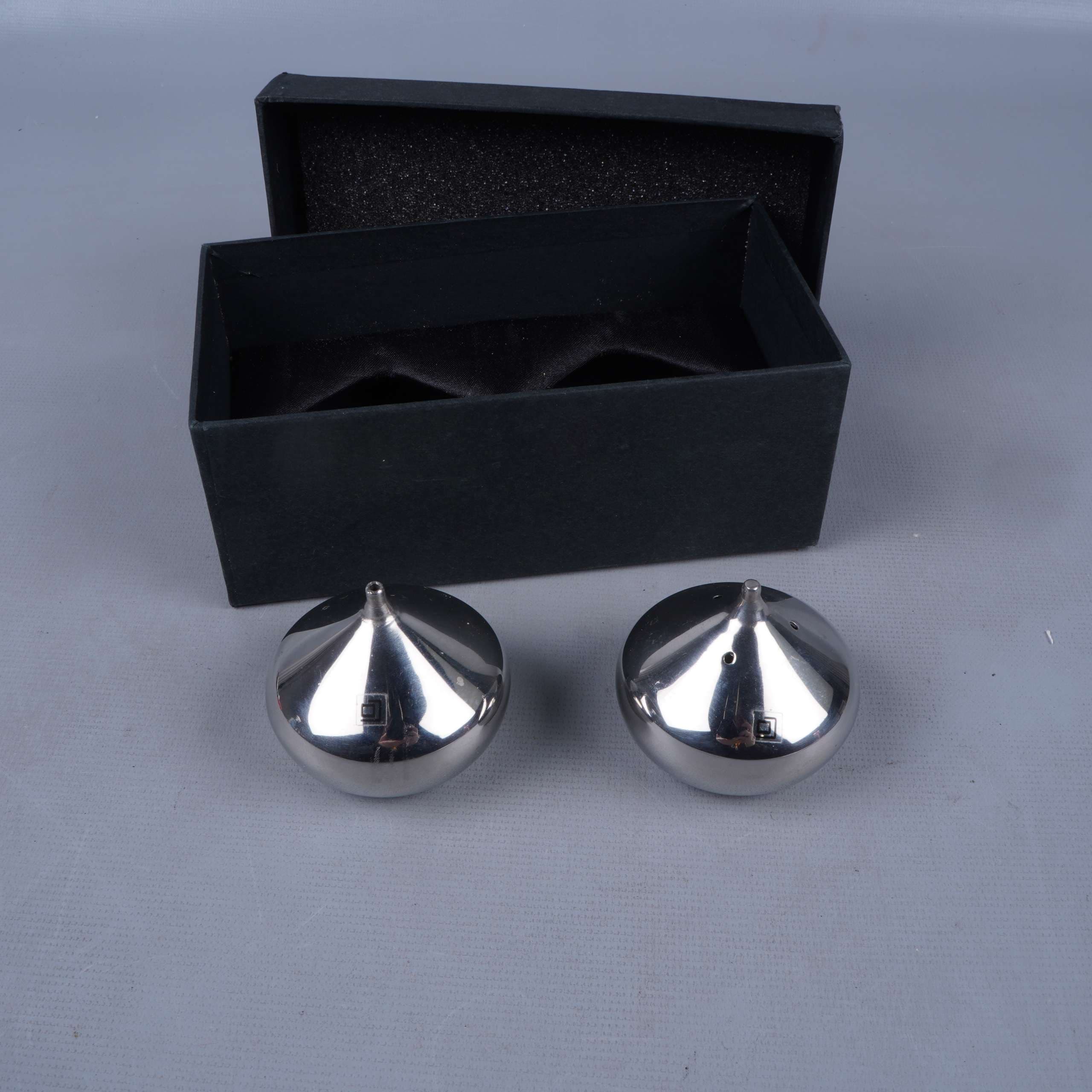 Orrefors - Helene Tiedeman - Salt och pepparset i stål