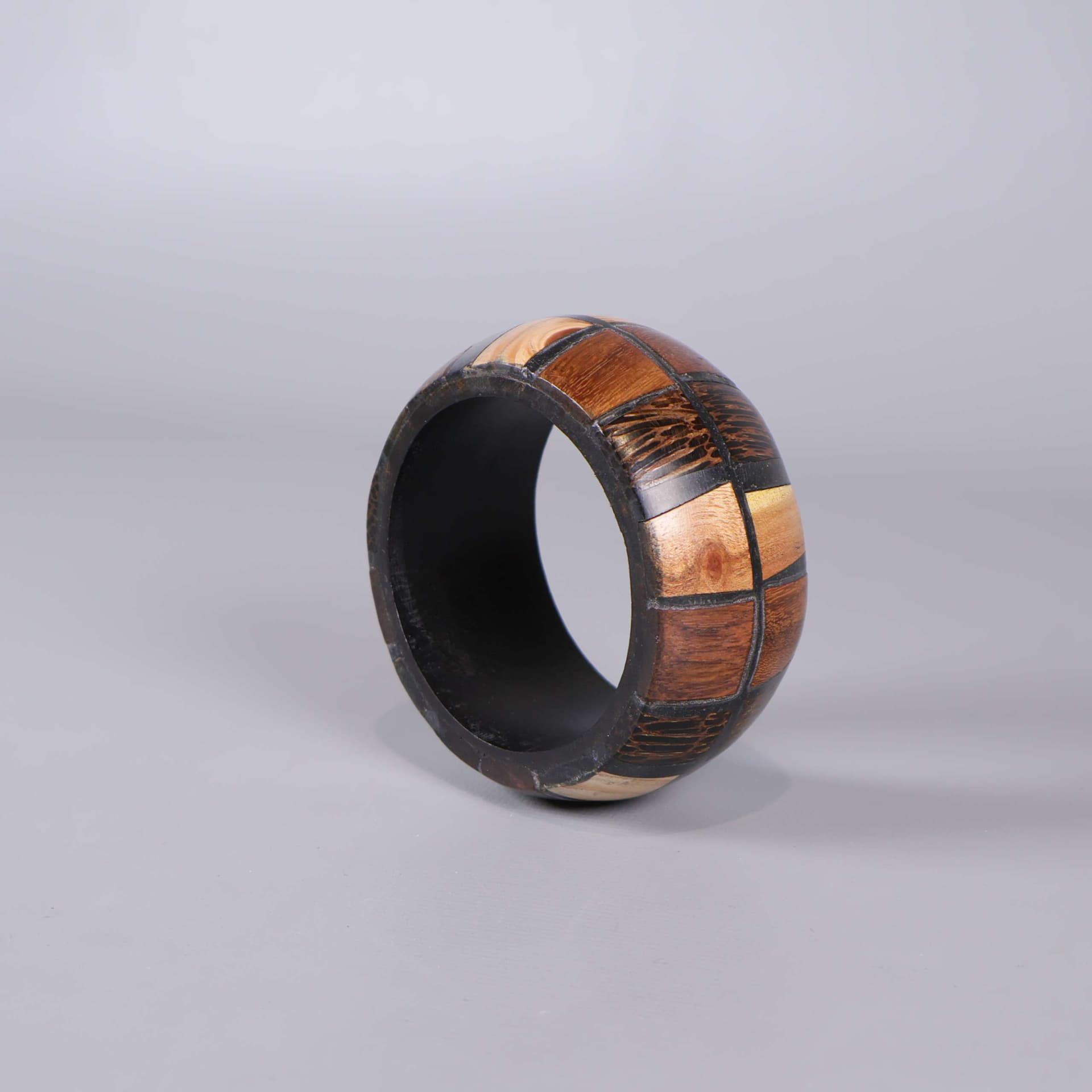 Armband i trä