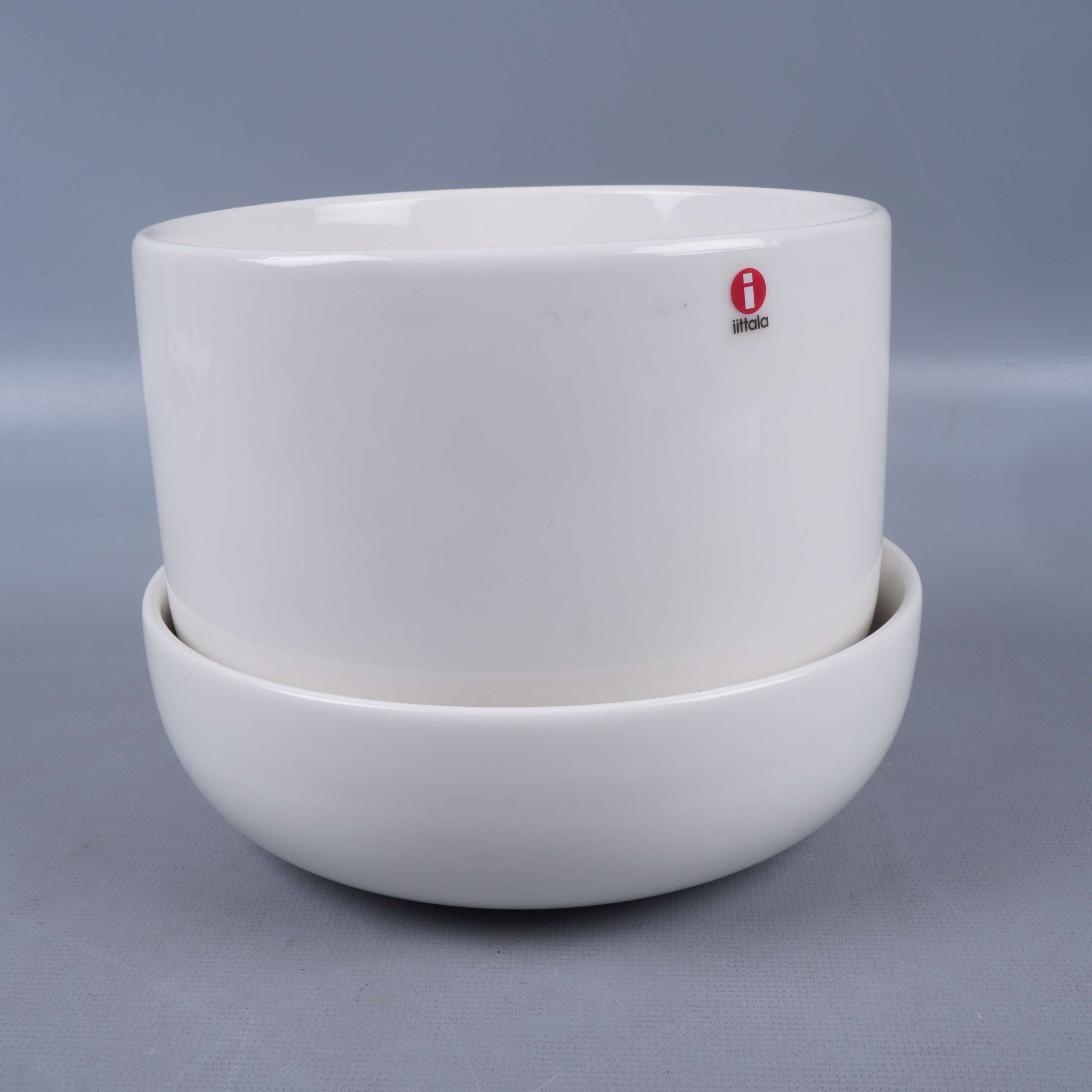 Iittala - Nappula Ruukku - Vit ytterkruka med fata med fat