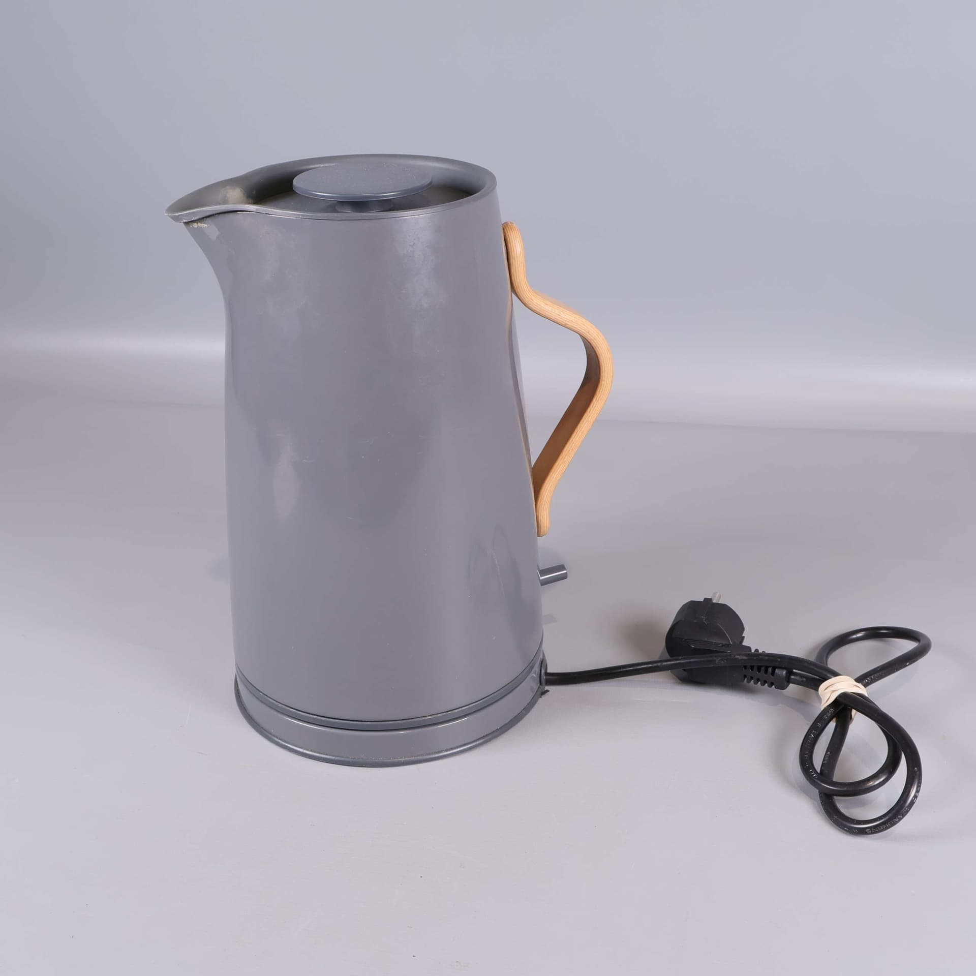 Stelton - Emma - Elektrisk vattenkokare med trähandtag