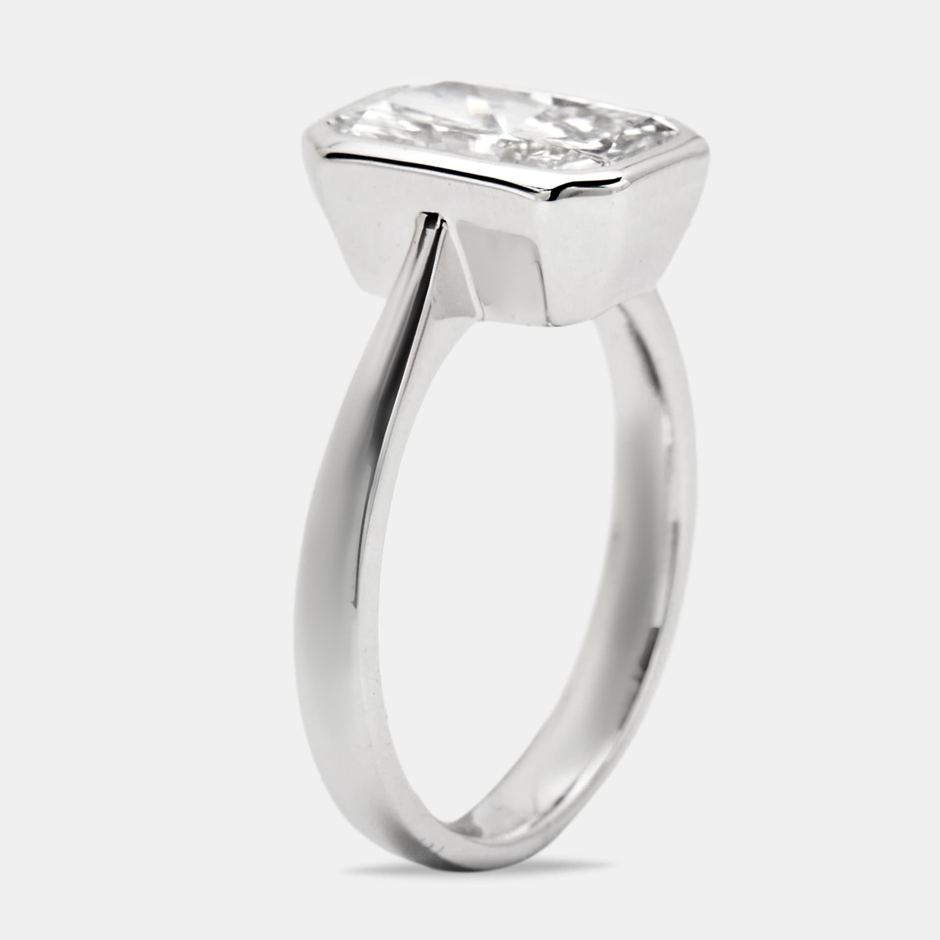 2.80 cts Radiant Cut Lab Grown Diamond 18k White Gold Ring Size 51