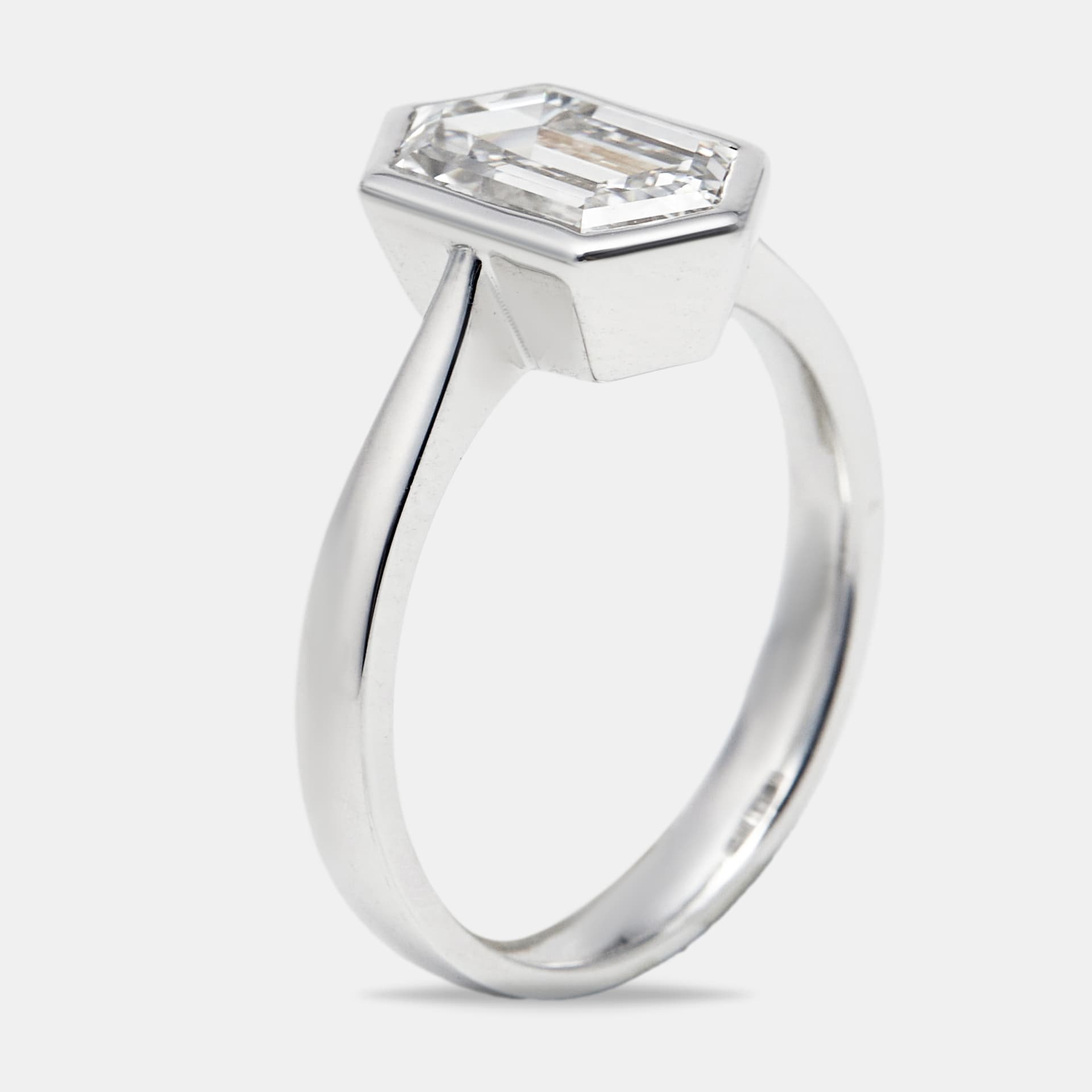 2.05 cts Hexagon Cut Lab Grown Diamond 18k White Gold Ring Size 51