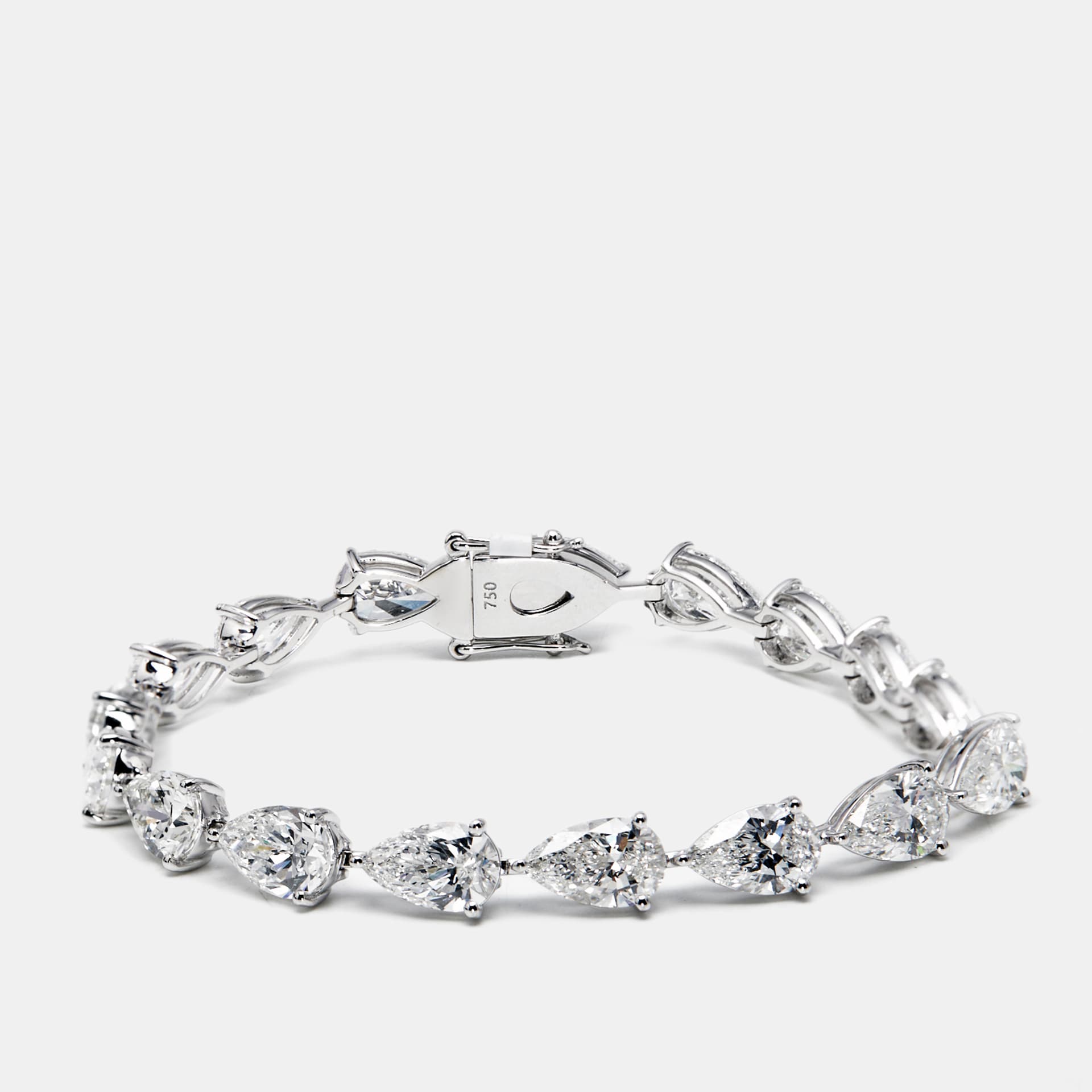 18 cts Pear Lab Grown Diamonds 18k White Gold Bracelet