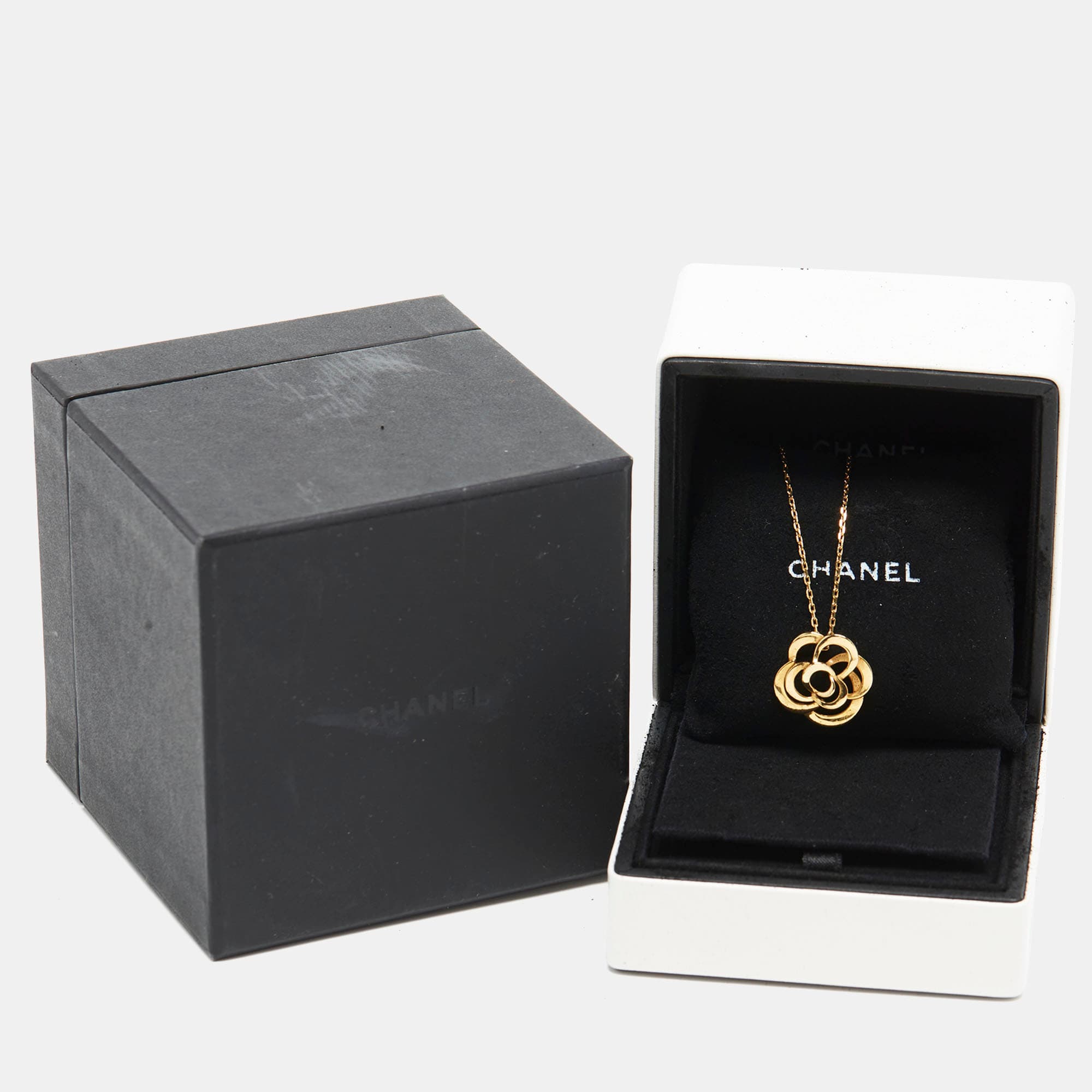 Chanel Fil de Camellia 18k Yellow Gold Necklace