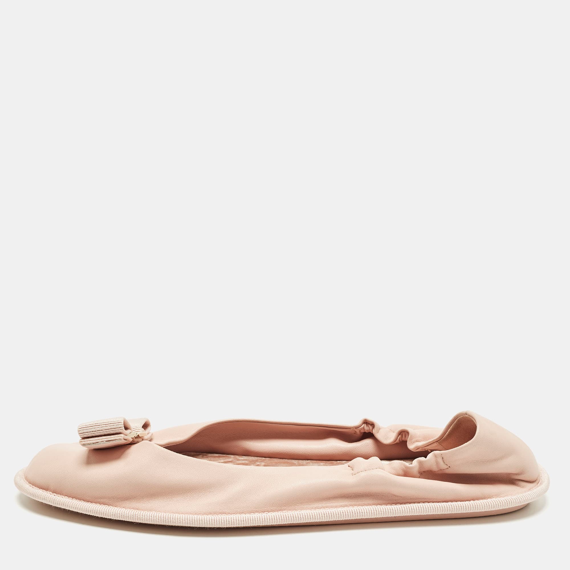 Salvatore Ferragamo Vara Bow Size 38 Pink Leather Scrunch Ballet Flats