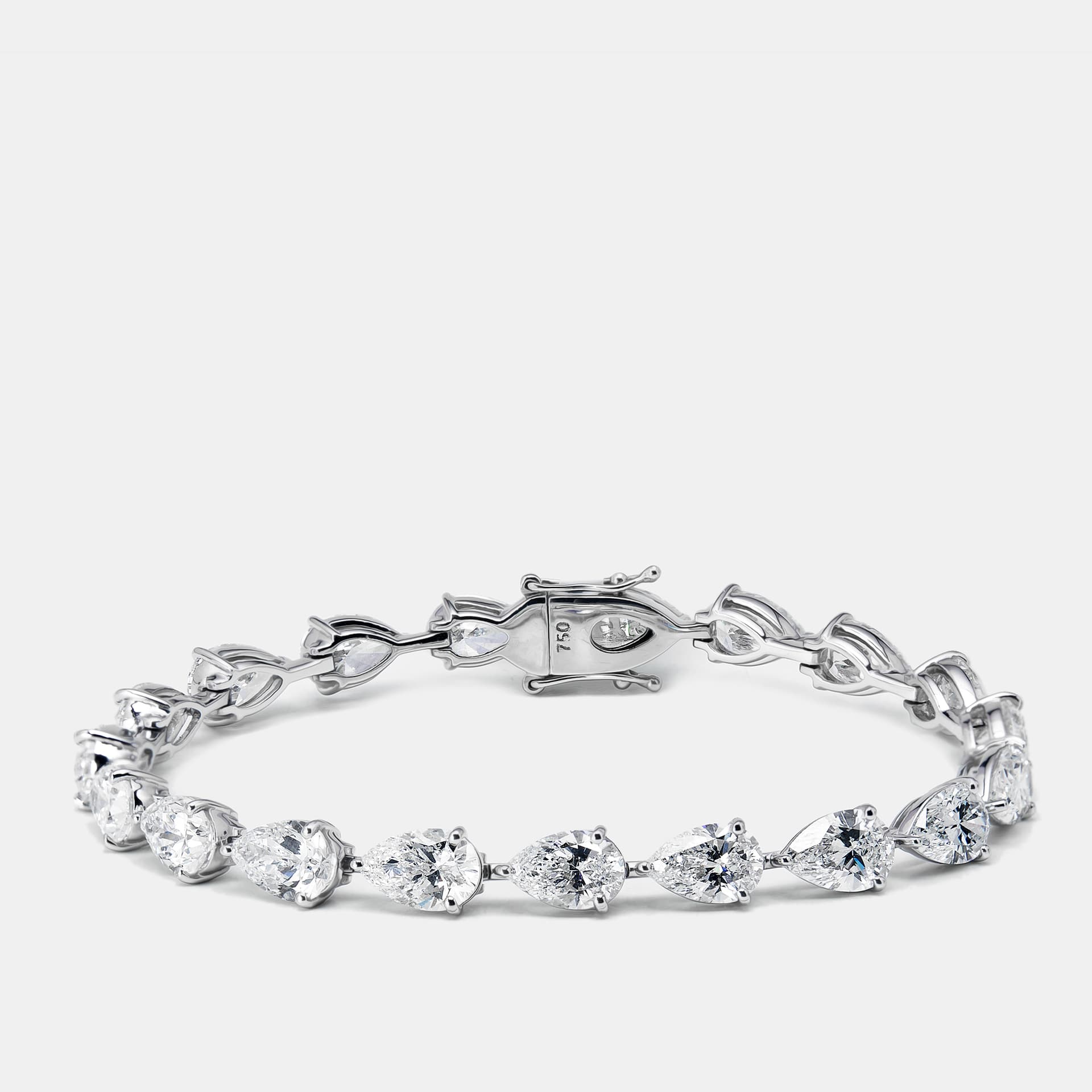 13.5 cts Pear Lab Grown Diamonds 18k White Gold Bracelet