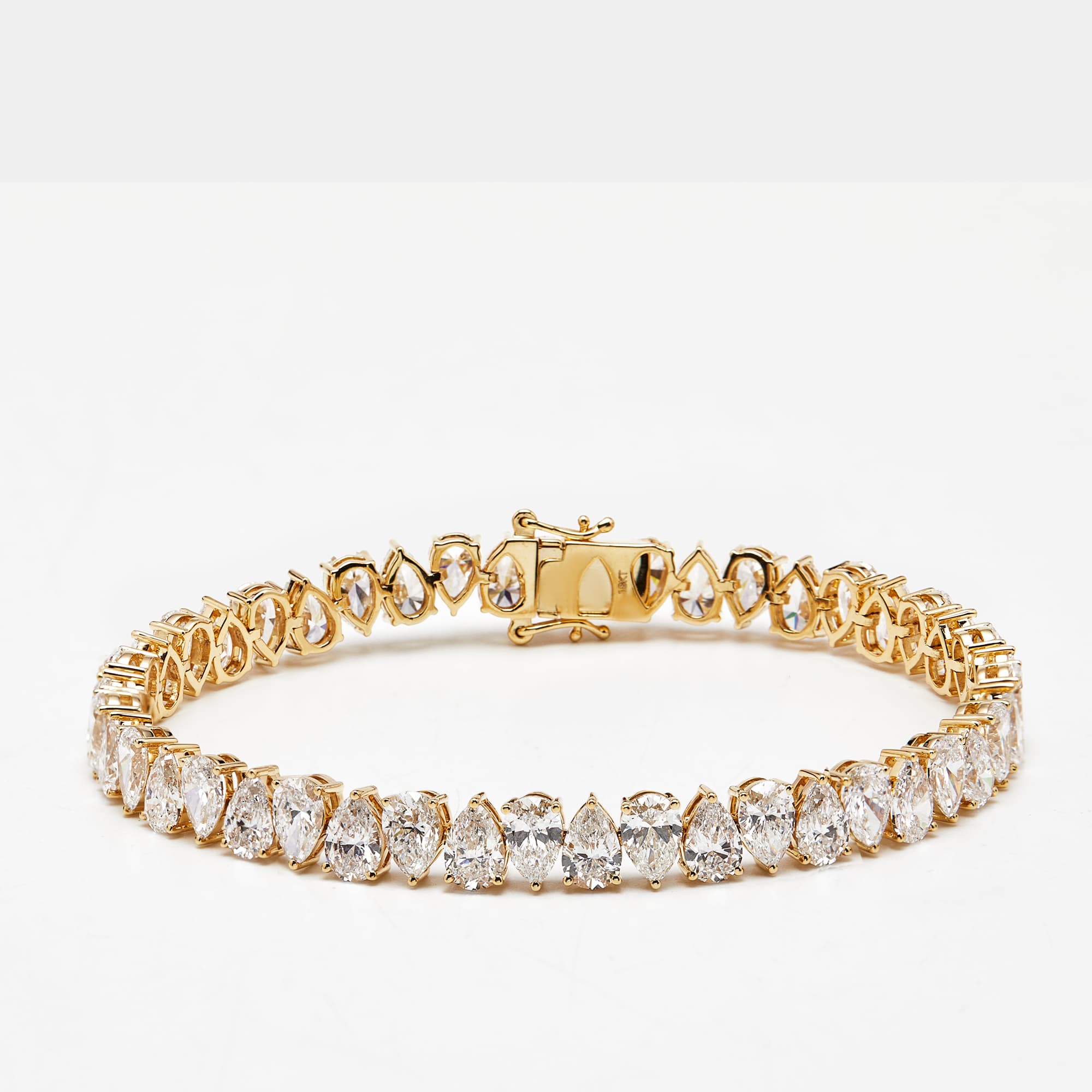 16.5 cts Pear Lab Grown Diamonds 18k Yellow Gold Bracelet