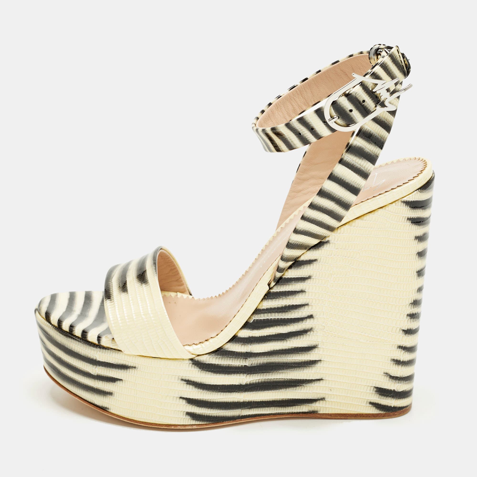 Giuseppe Zanotti Size 36 Cream/Black Patent Leather Wedge Sandals
