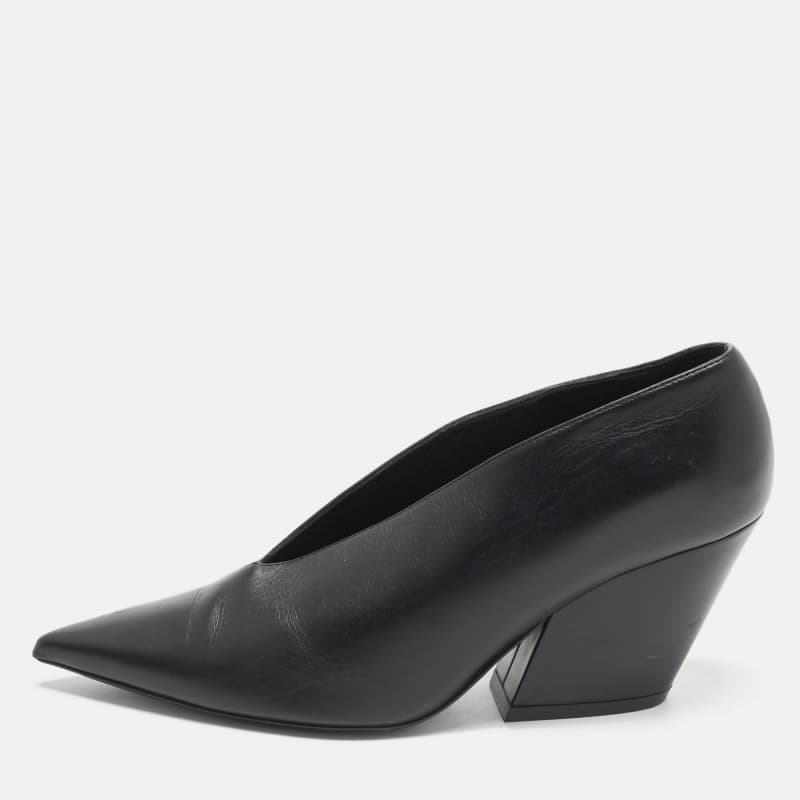 Burberry Brierfield Size 37.5 Black Leather Pumps