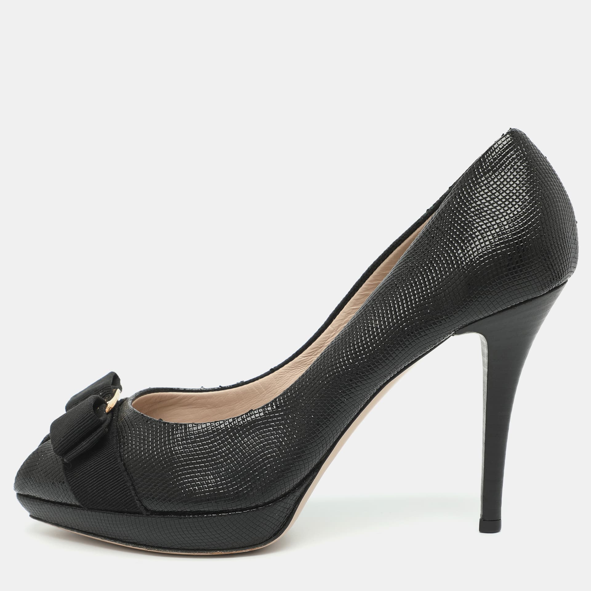 Salvatore Ferragamo Vara Bow Size 39 Black Textured Patent Leather Peep Toe Pumps