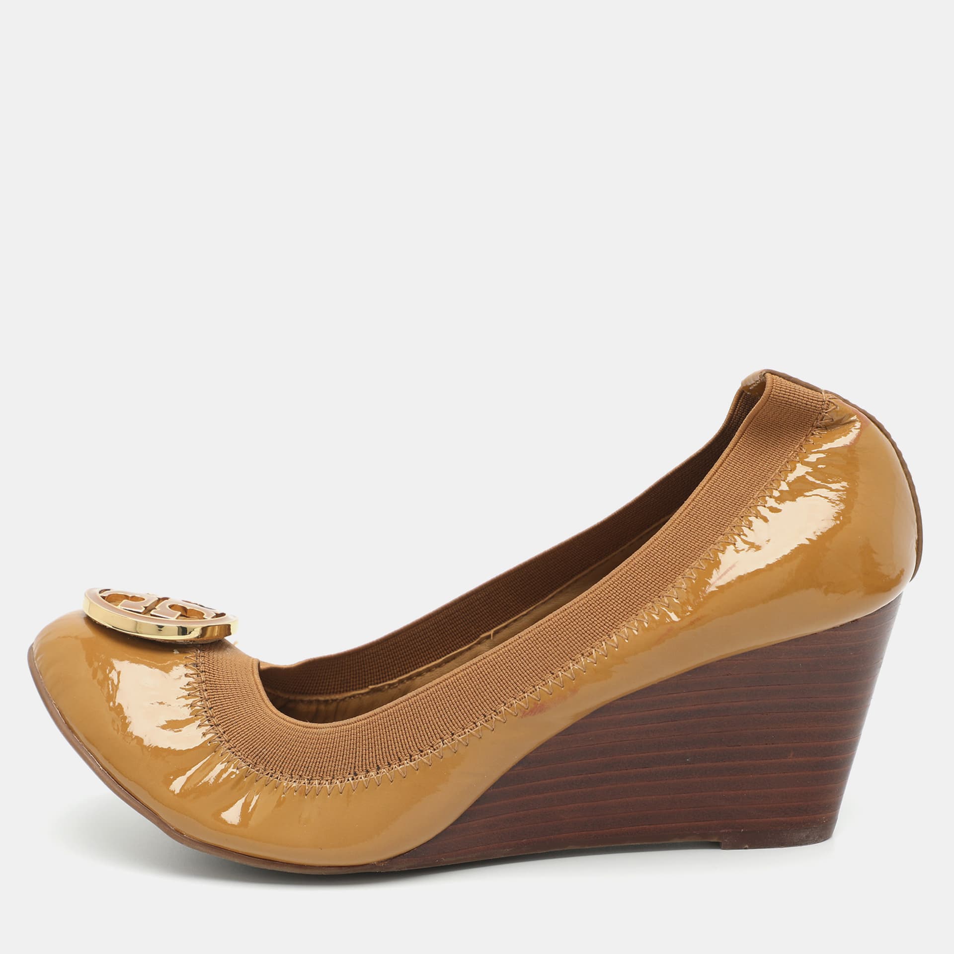 Tory Burch Size 37.5 Beige Patent Leather Wedge Scrunch Pumps