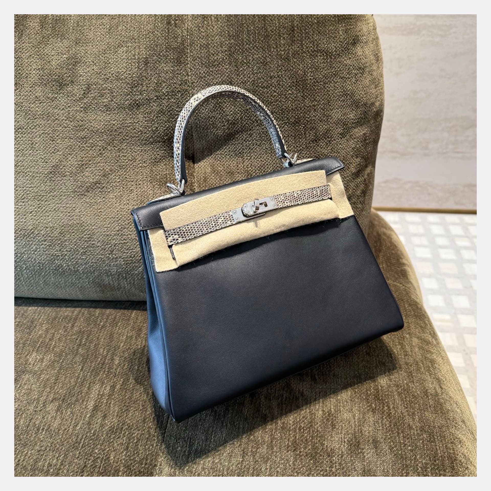 Hermes Kelly 25 Black Swift Leather Natural Lizard Leather Top Handle Bag