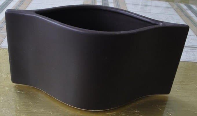 Mycket fin brun keramik kruka