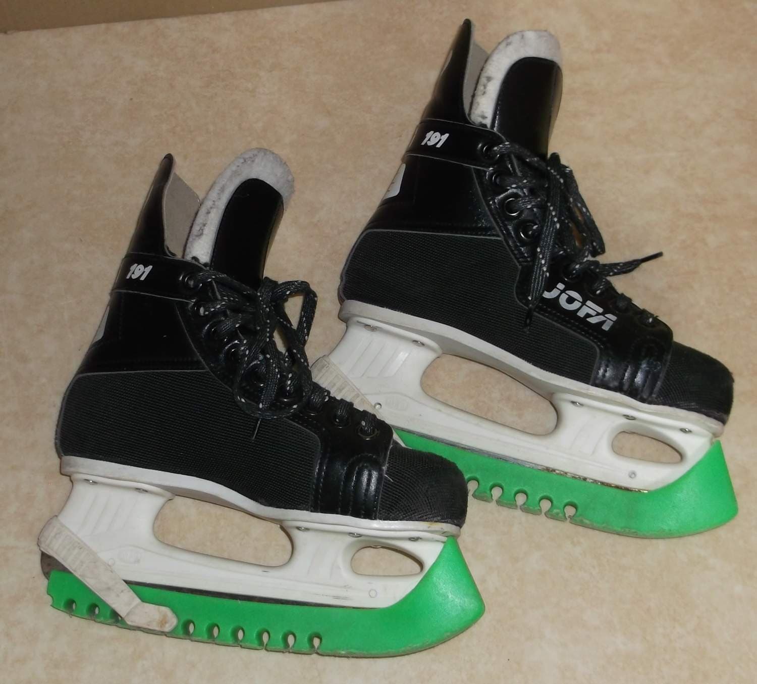 Skridskor Jofa Pro 191 Svarta Kraftiga och Stadiga Storlek 36 + skydd