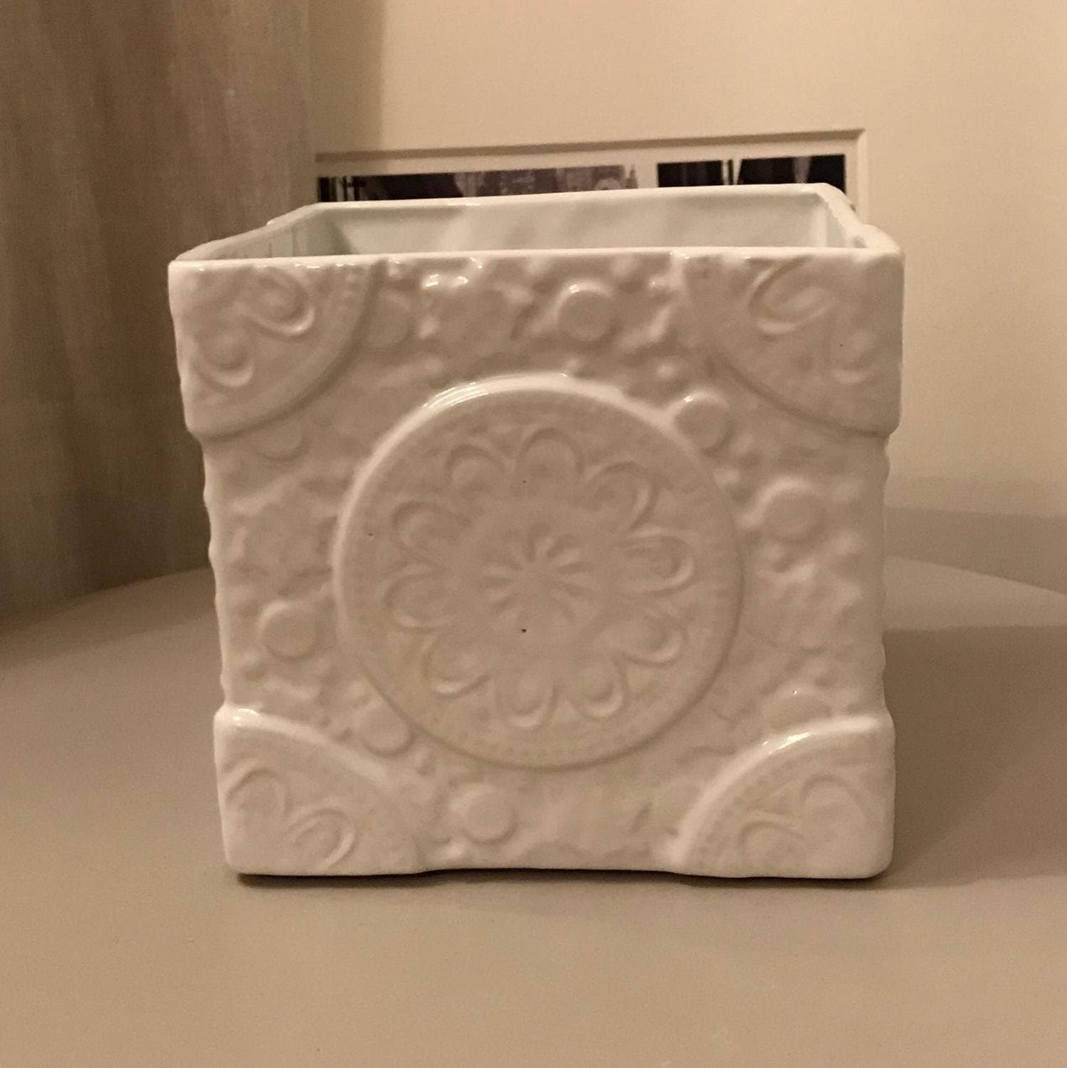 Fyrkantig Blomkruka vit keramik