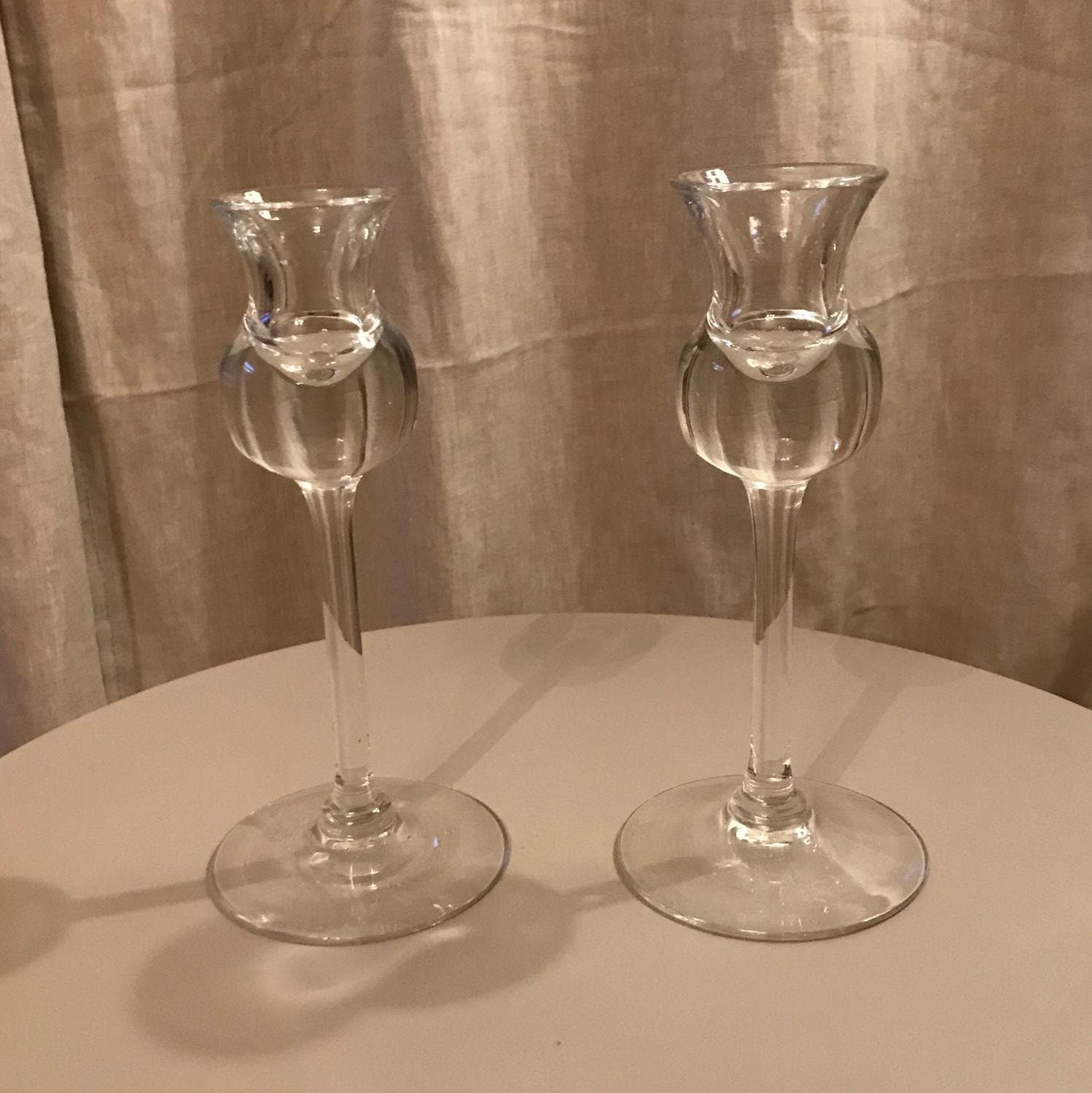 ELSA SÖDERBERG. Ljusstakar, 2 st, "Tistel" - Hovmantorp glas, 1900-tal.