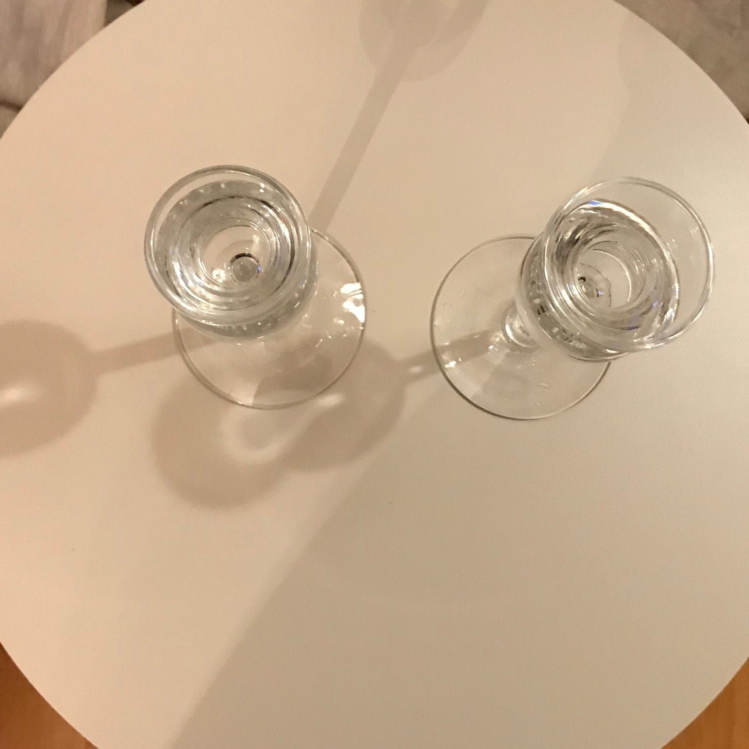 ELSA SÖDERBERG. Ljusstakar, 2 st, "Tistel" - Hovmantorp glas, 1900-tal.