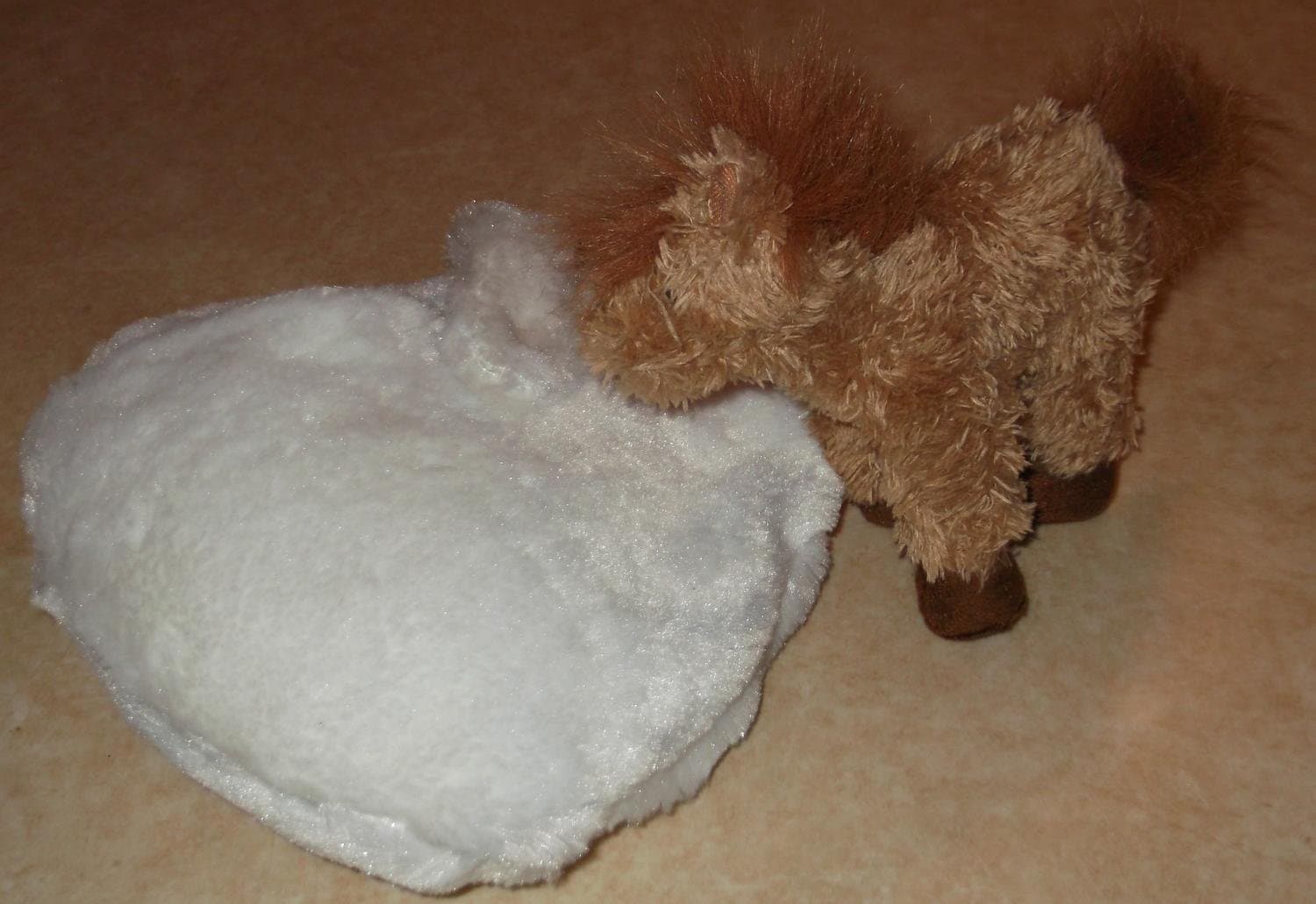 Häst mjukdjur i Hjärtformad Kudde Unik Vitt Hjärta Barn Present Söt Gullig Gosig