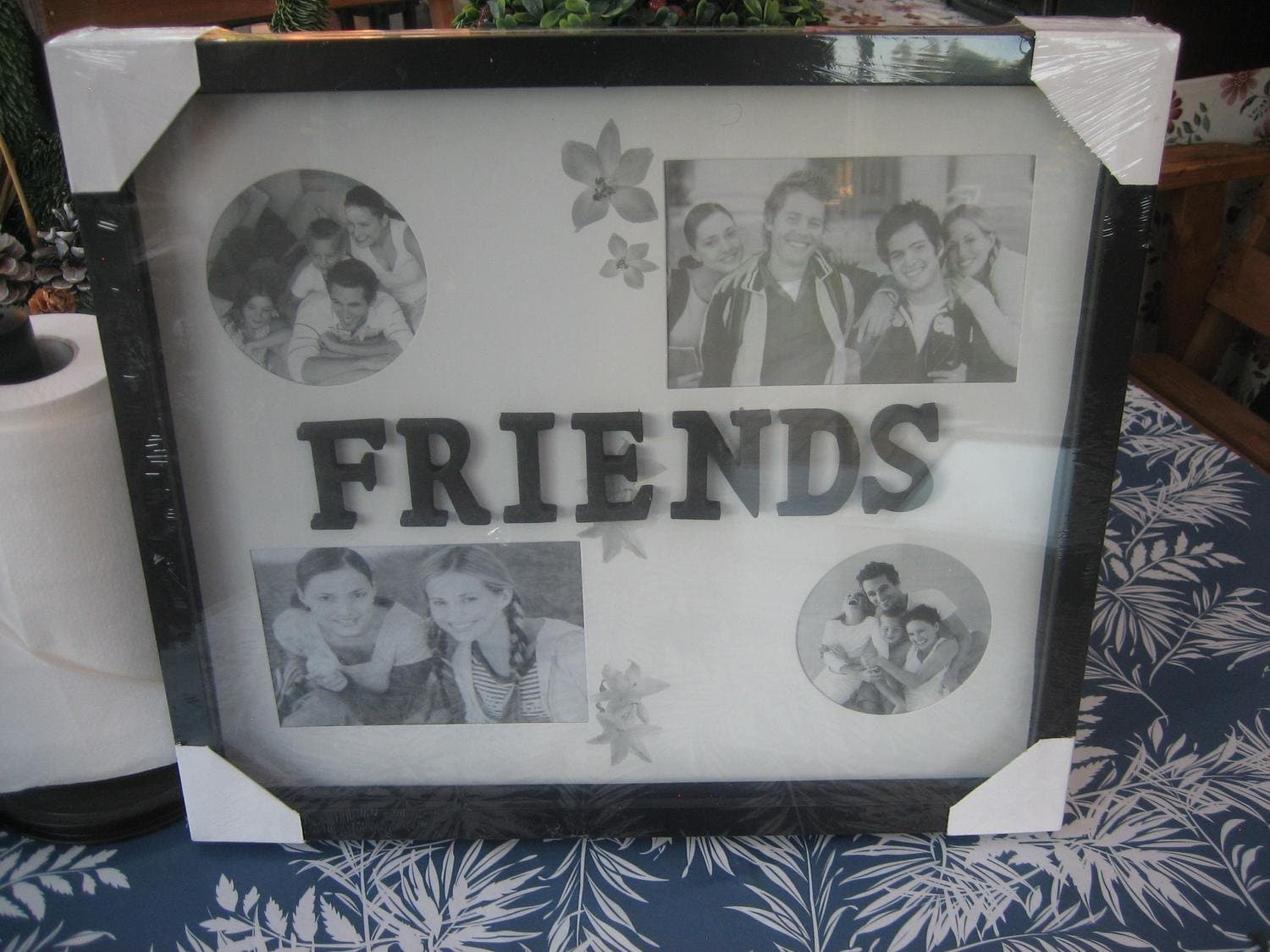 Tavla - Friends med plats för 4 st foton  **Ny**