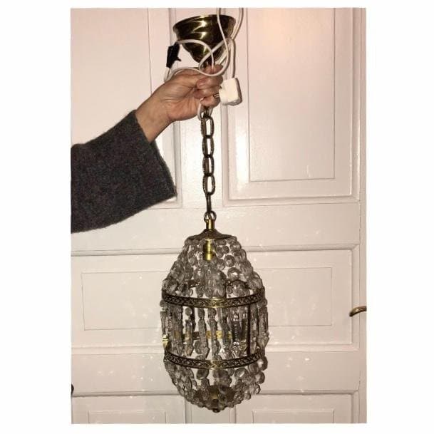 Taklampa i äldre tappning, kristallkrona i mässing.