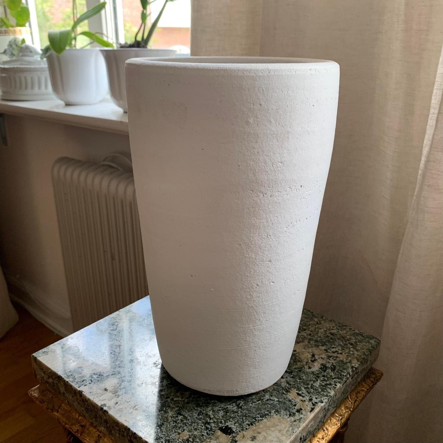 Hög Vit kruka Ekeberga H: ca 28 cm