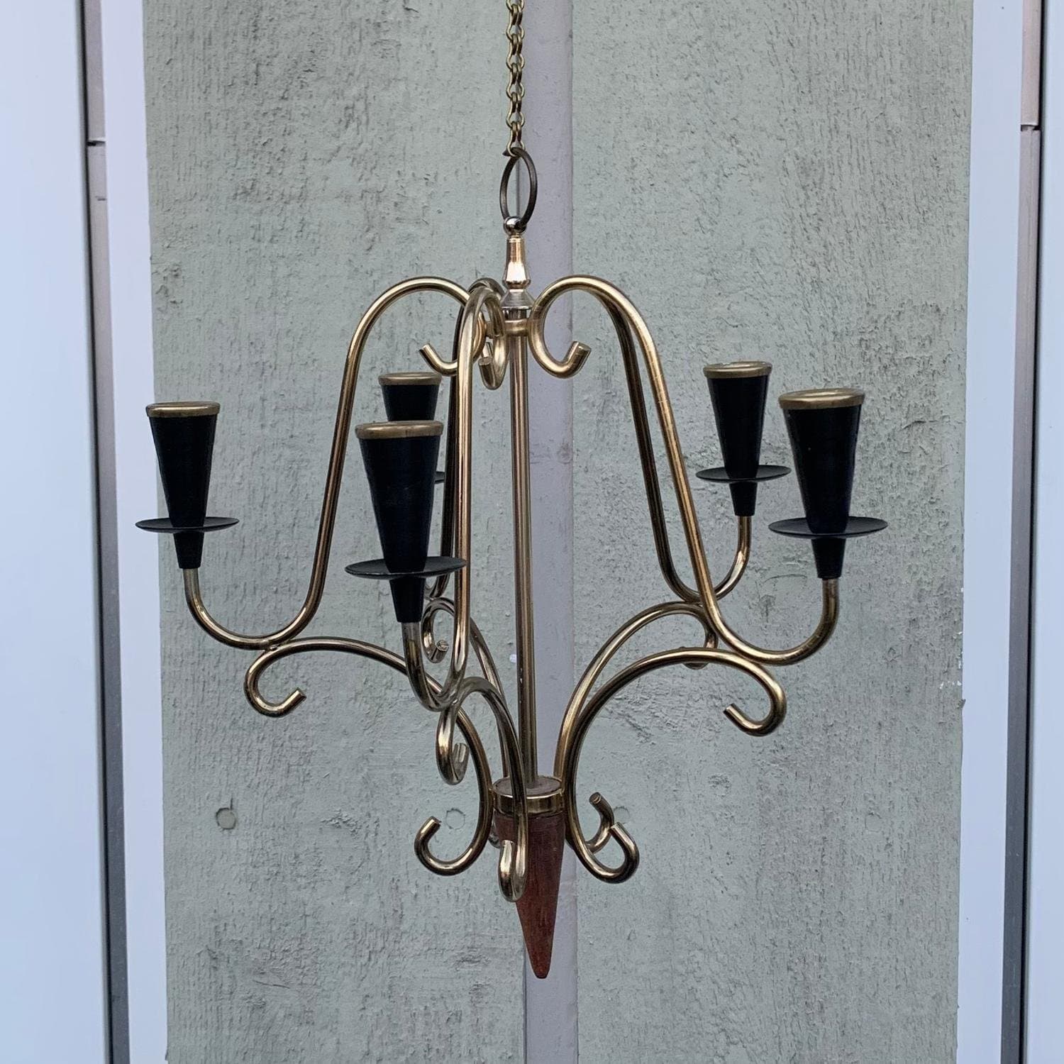 Ljuskrona i mässing, svart metall och teak, 5 armad