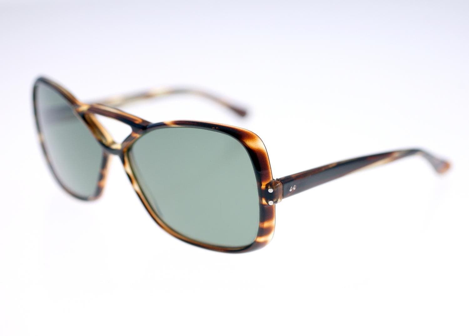 EUROSOL ladies cutaway oversized sunglasses-circa 1960s-Weight 38g-FRI FRAKT