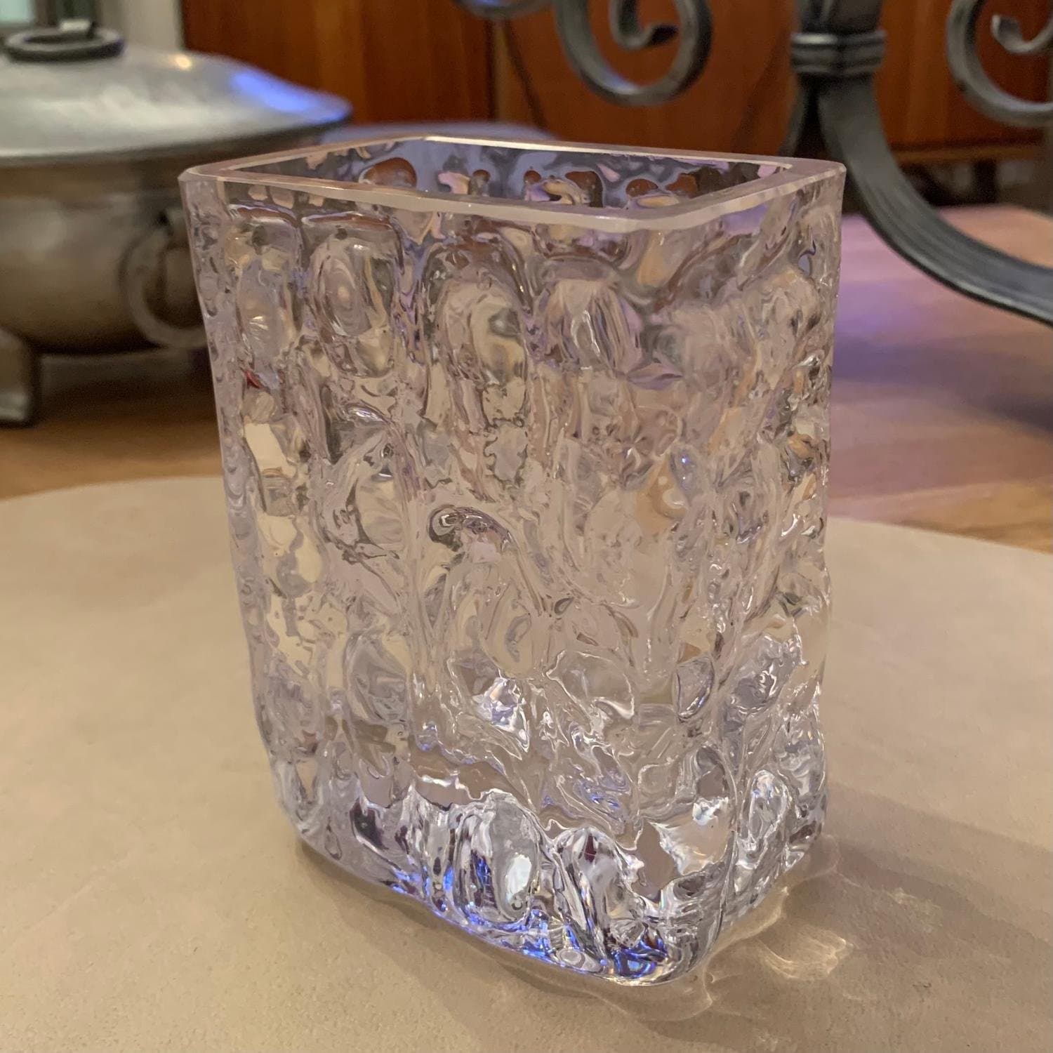 Vas i kristall, Rektangelform, tjockt mönstrat glas