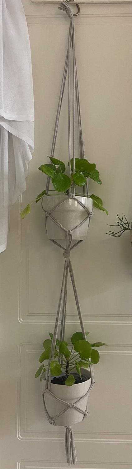 Ampel, plant’s hanger , handmade, macramé, grå (10-12 cm)