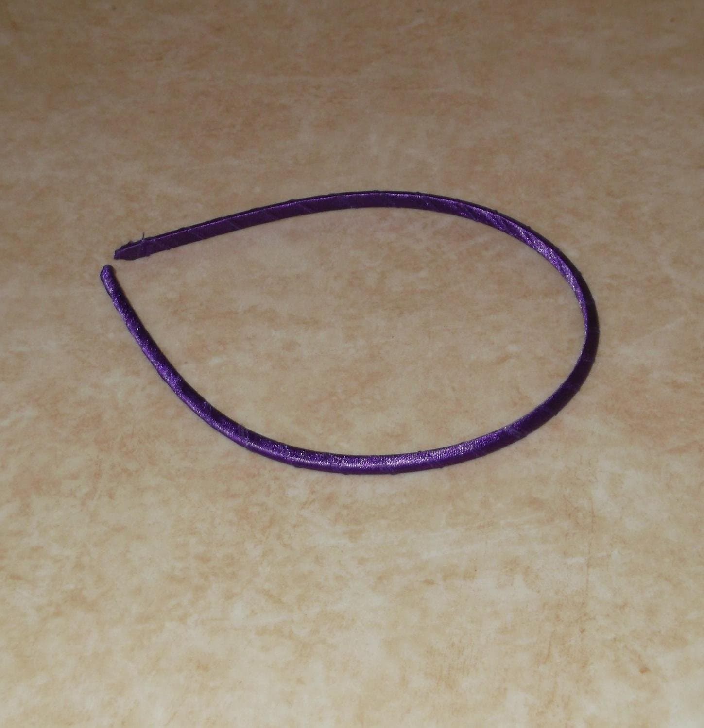 Lila Tyg Diadem Smalt Fint Modern Hår Accessoar Somrigt Sött Preppy