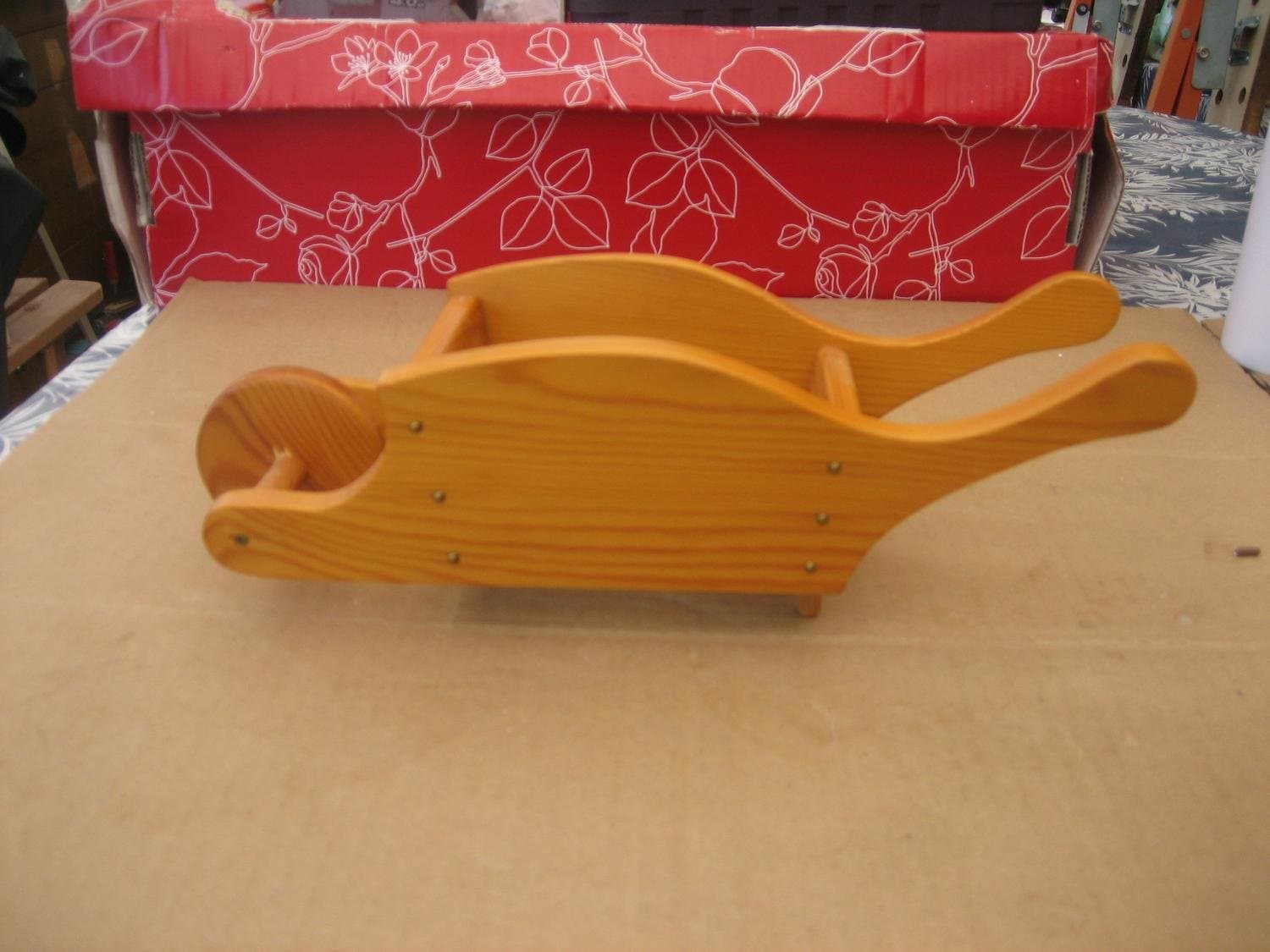 Blomkruka - Skottkärra i trä