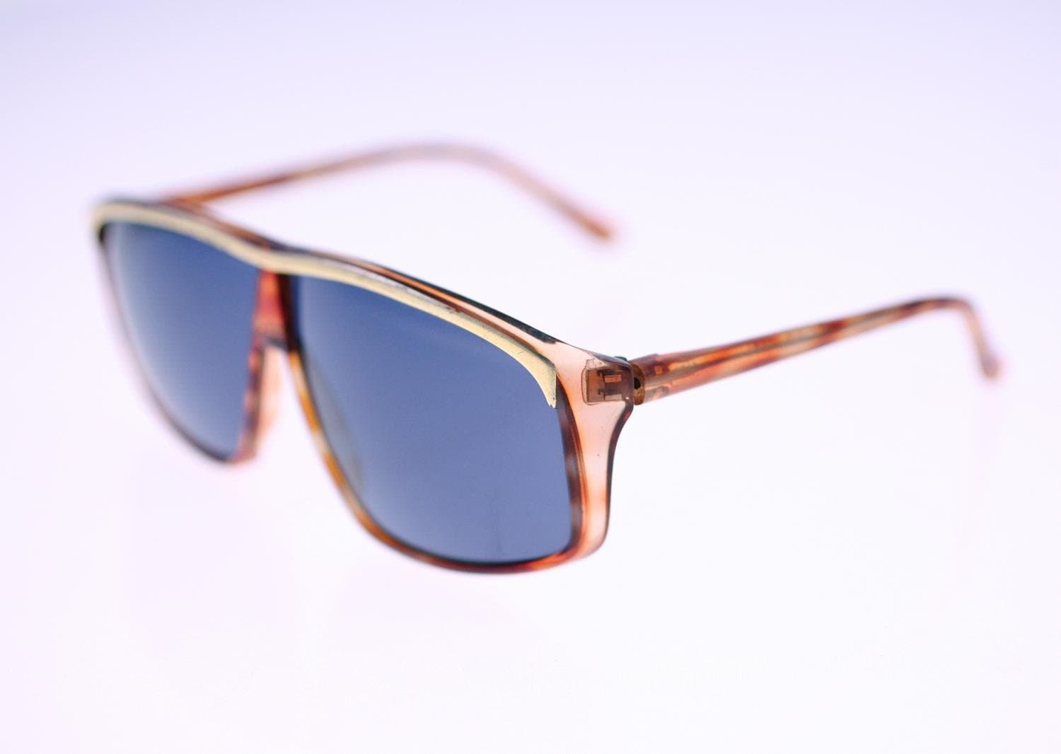 Foster Grant 'Korea D' pilot-style sunglasses for men-circa 1970s (Weight: 32g)