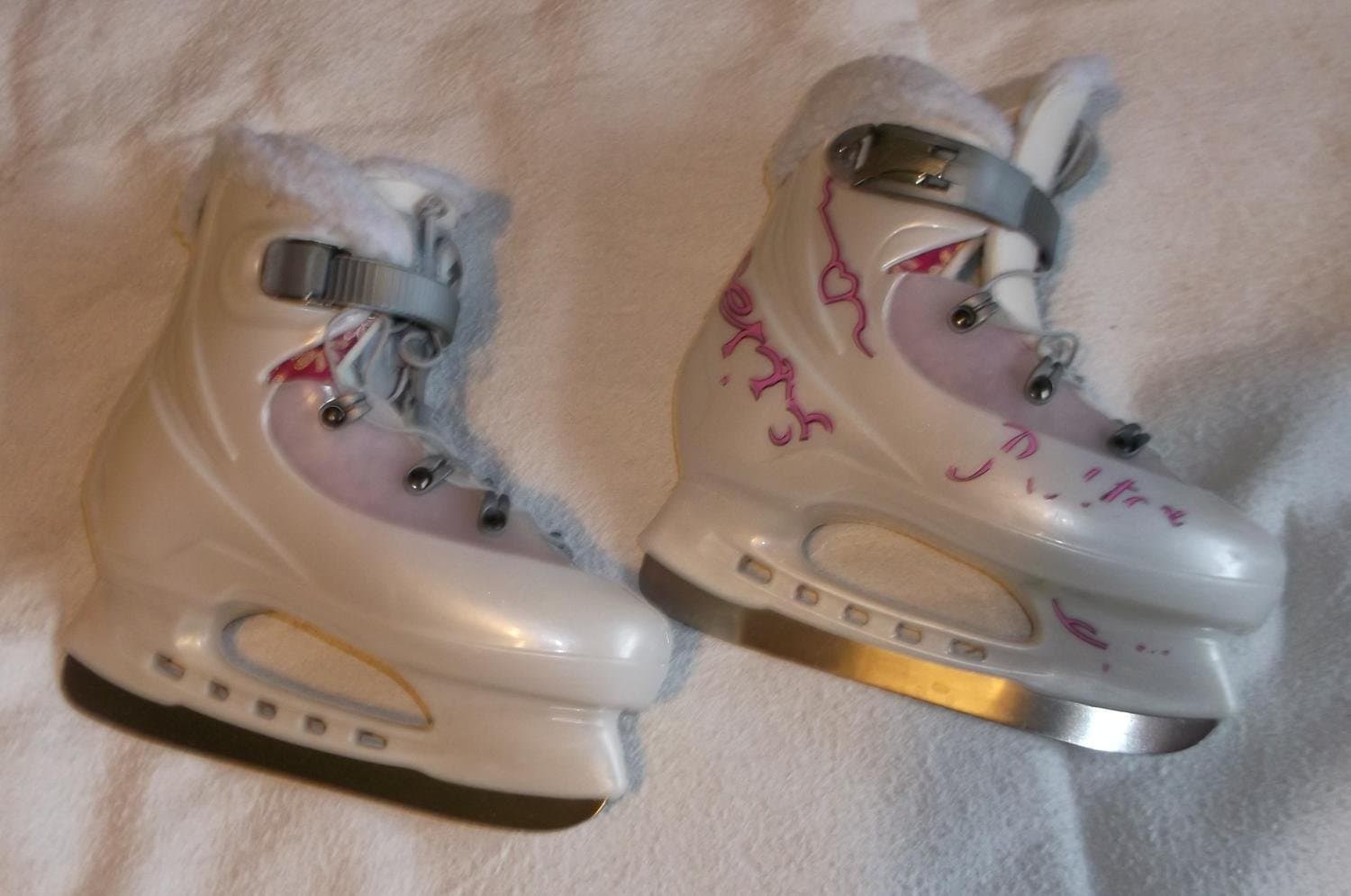 Konståkningsskridskor Fodrade Vita stadiga i hård Plast Storlek 30 Barnskridskor