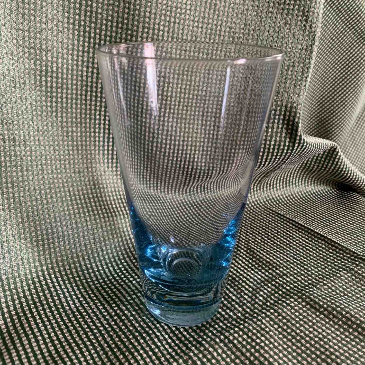 Konformad Vas i glas, Ljusblå