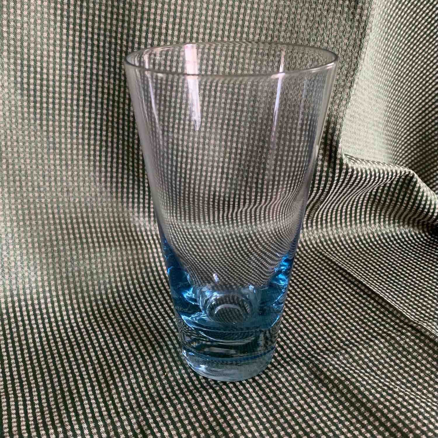 Konformad Vas i glas, Ljusblå