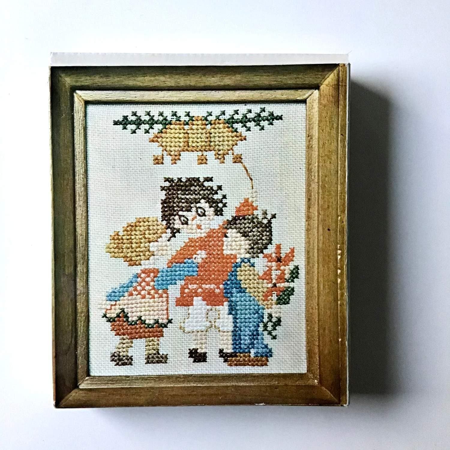 Komplett sött broderi Liten tavla inklusive träram Att brodera DIY