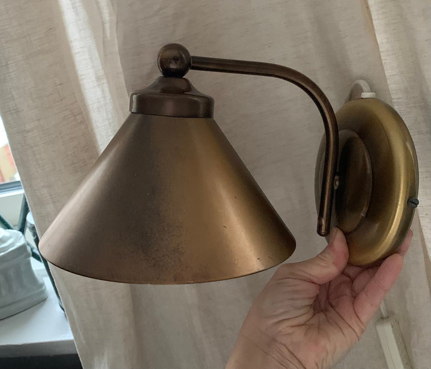 Vägglampa i Skomakarmodell, i äkta mässing, äldre