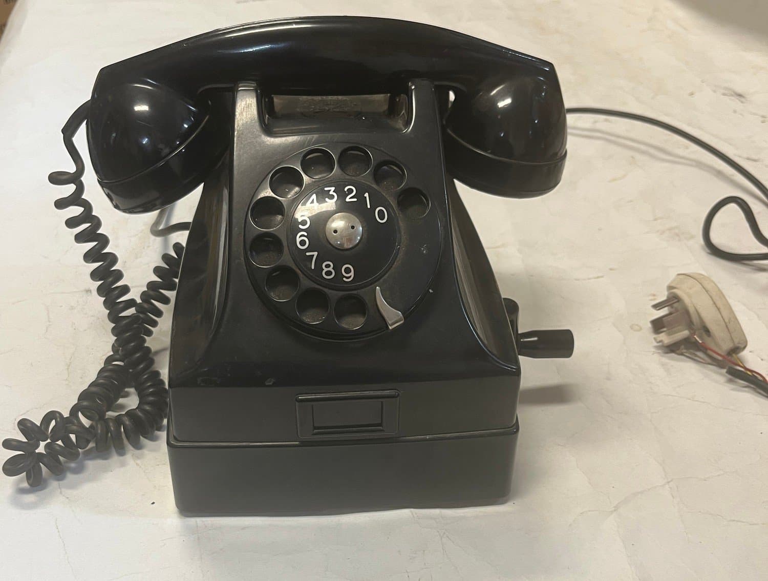 Bakelit telefon förhöjd med vev & dubbla ringklockor Televerkstaden Nynäshamn