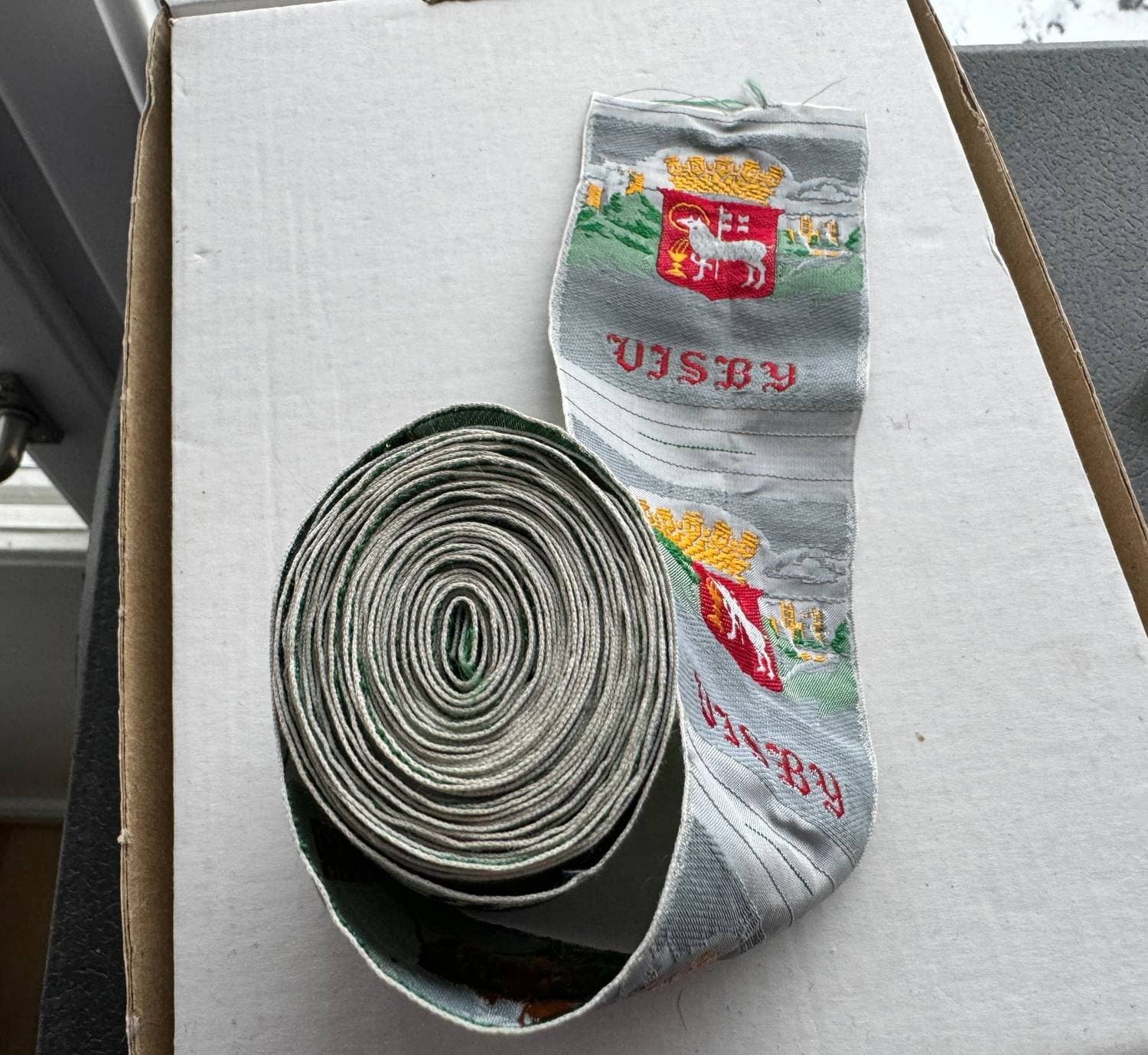 Visby 48 äldre tygmärken på rulle se foto